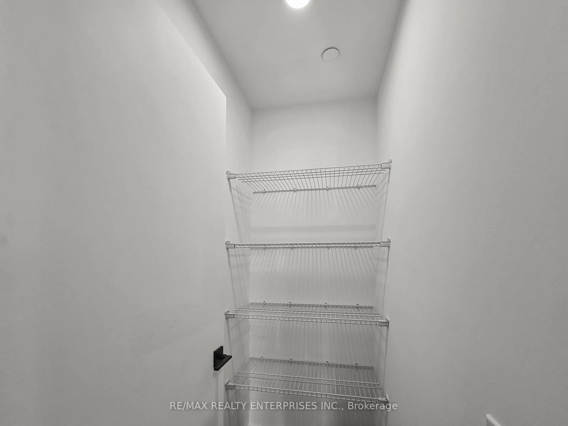 Photo 15 of Unit 113, 2782 Barton Street E, Hamilton, Riverdale — HOMEH