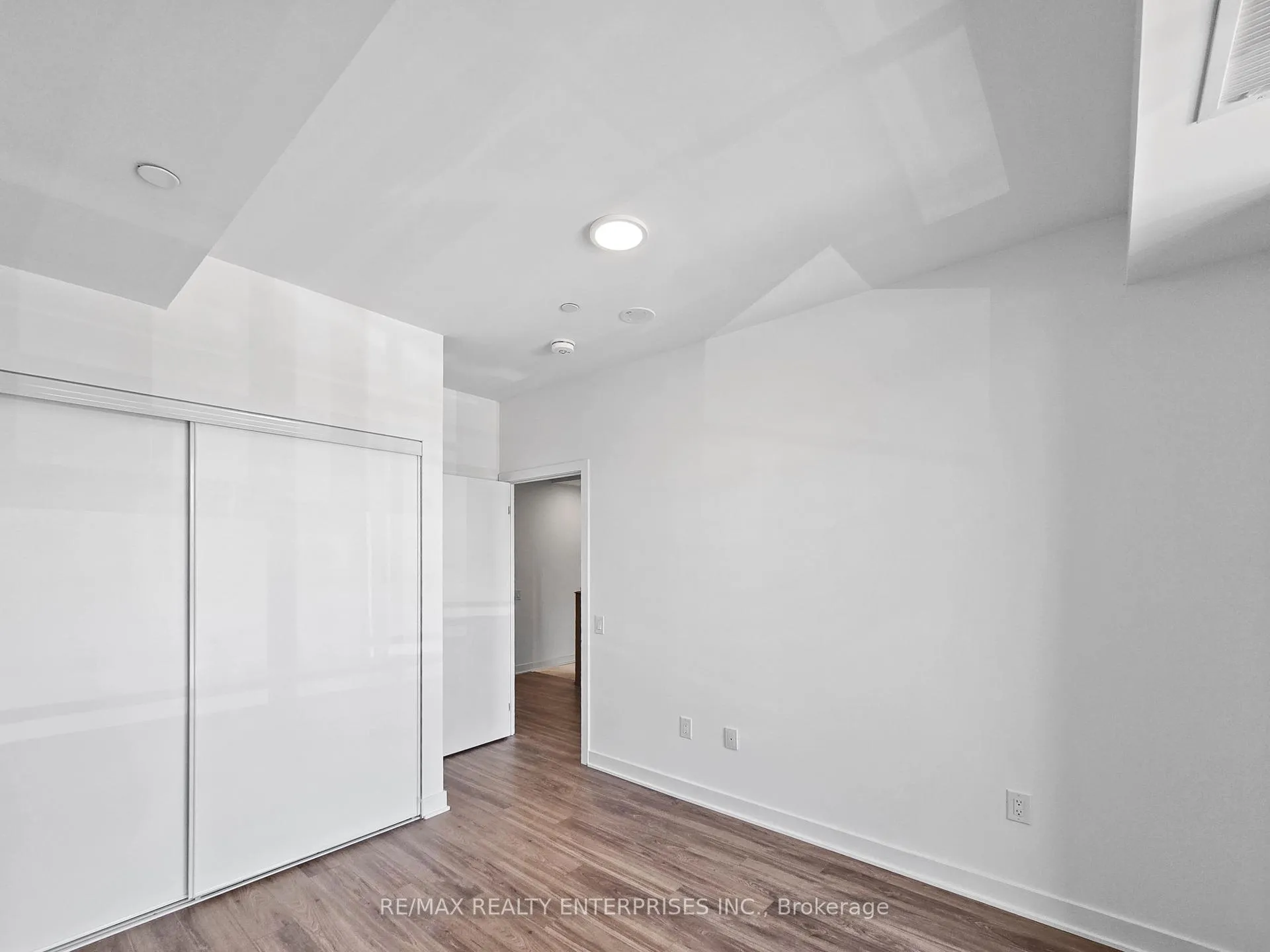 Photo 17 of Unit 113, 2782 Barton Street E, Hamilton, Riverdale — HOMEH