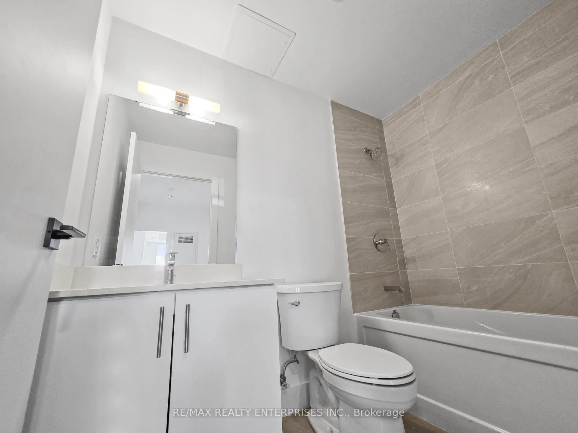 Photo 19 of Unit 113, 2782 Barton Street E, Hamilton, Riverdale — HOMEH
