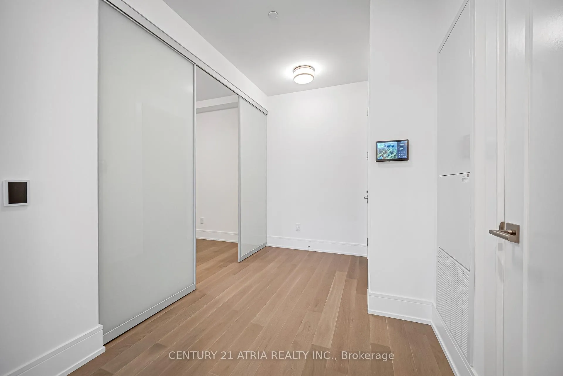 Photo 3 of Unit 806, 397 Royal Orchard Boulevard, Markham, Royal Orchard — HOMEH