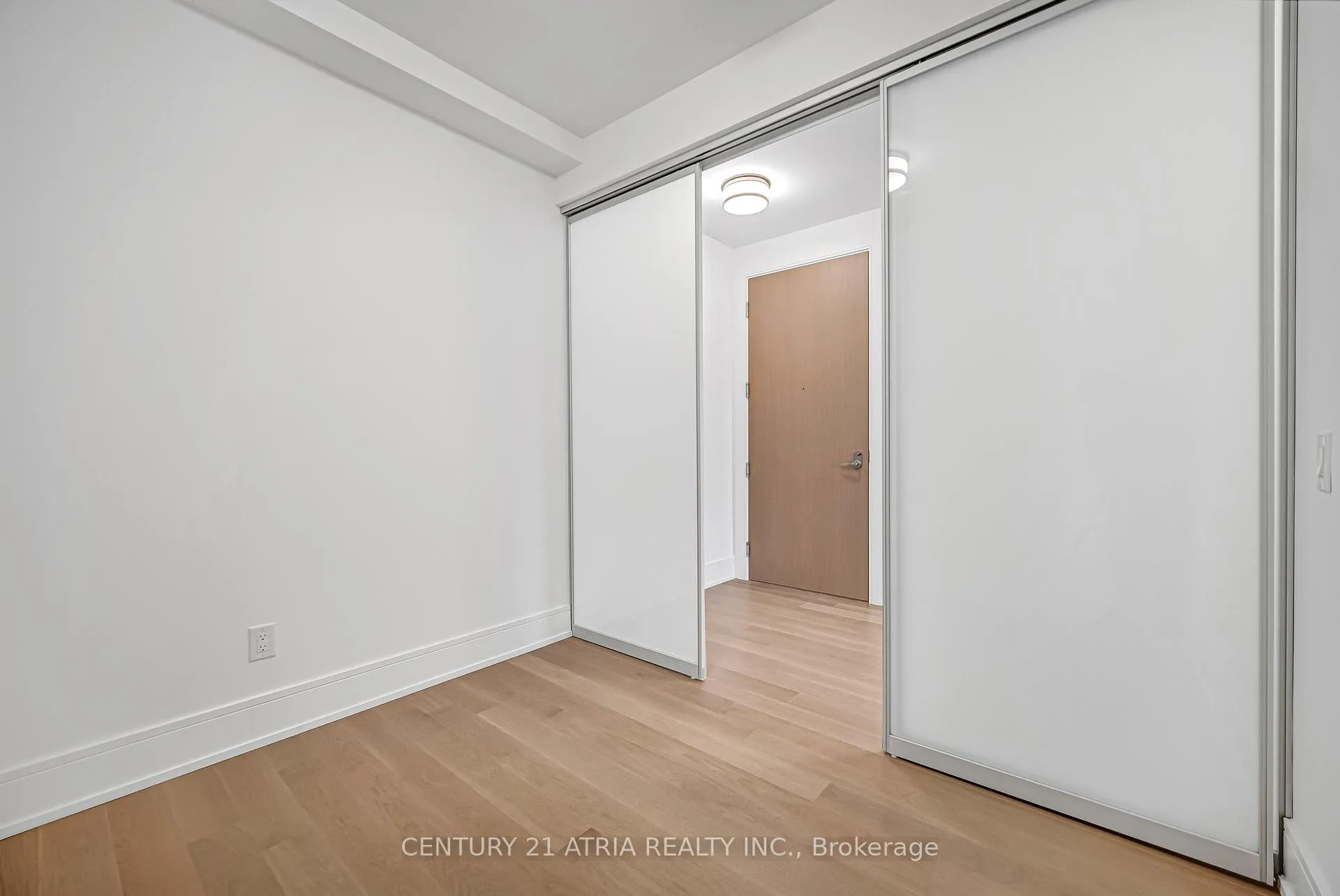 Photo 4 of Unit 806, 397 Royal Orchard Boulevard, Markham, Royal Orchard — HOMEH