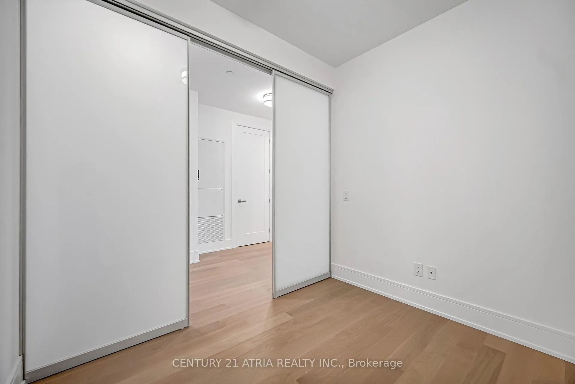 Photo 5 of Unit 806, 397 Royal Orchard Boulevard, Markham, Royal Orchard — HOMEH