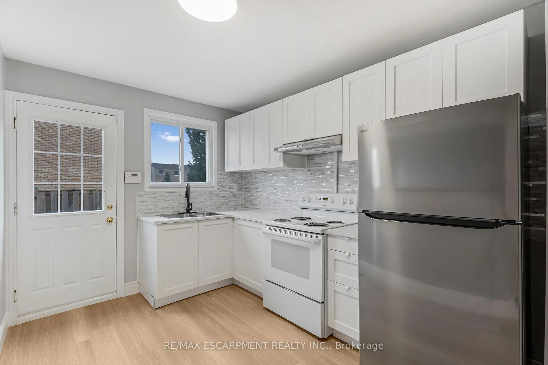 Photo 5 of Unit 33, 1350 Limeridge Road E, Hamilton, Trenholme — HOMEH