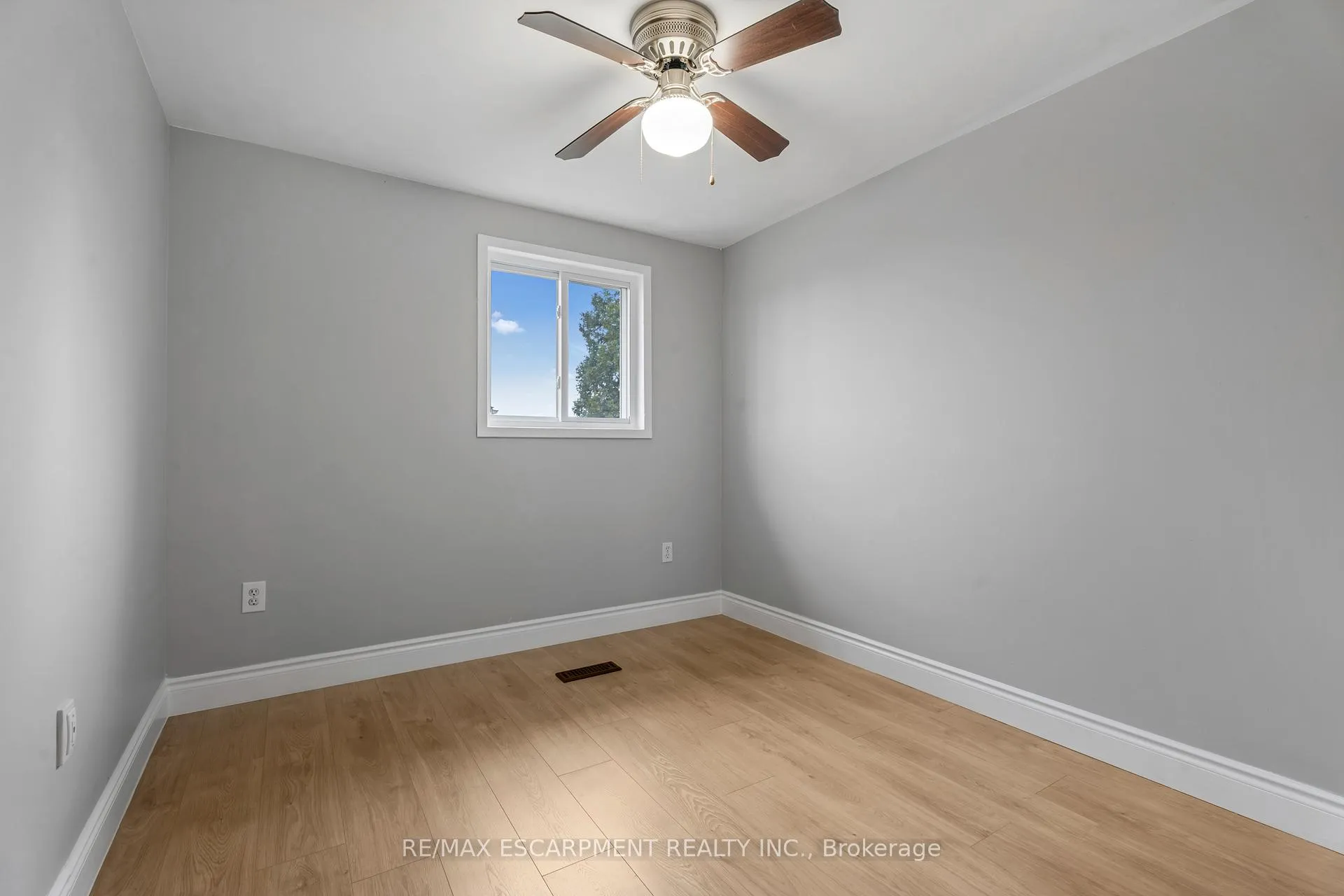 Photo 13 of Unit 33, 1350 Limeridge Road E, Hamilton, Trenholme — HOMEH