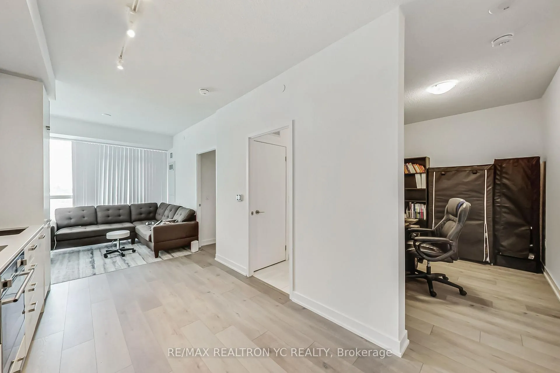 Photo 2 of Unit 711, 38 Honeycrisp Crescent, Vaughan, Vaughan Corporate Centre — HOMEH