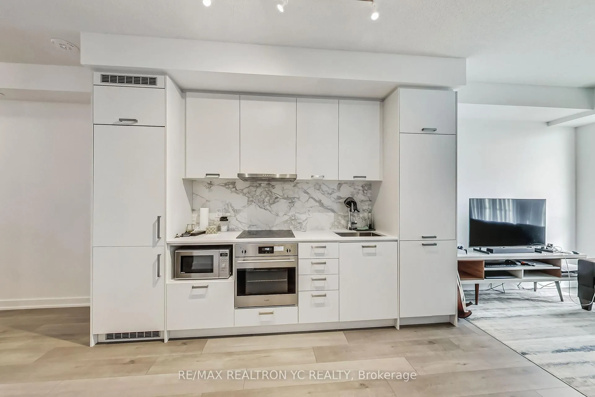 Photo 3 of Unit 711, 38 Honeycrisp Crescent, Vaughan, Vaughan Corporate Centre — HOMEH