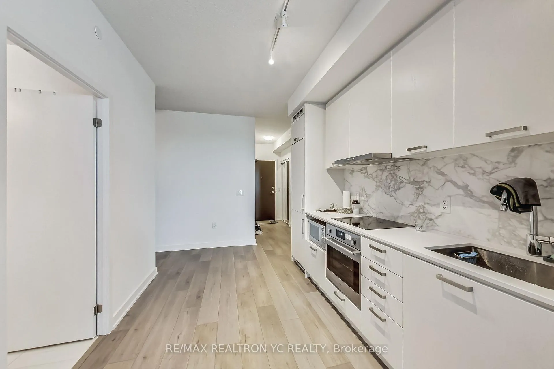 Photo 6 of Unit 711, 38 Honeycrisp Crescent, Vaughan, Vaughan Corporate Centre — HOMEH