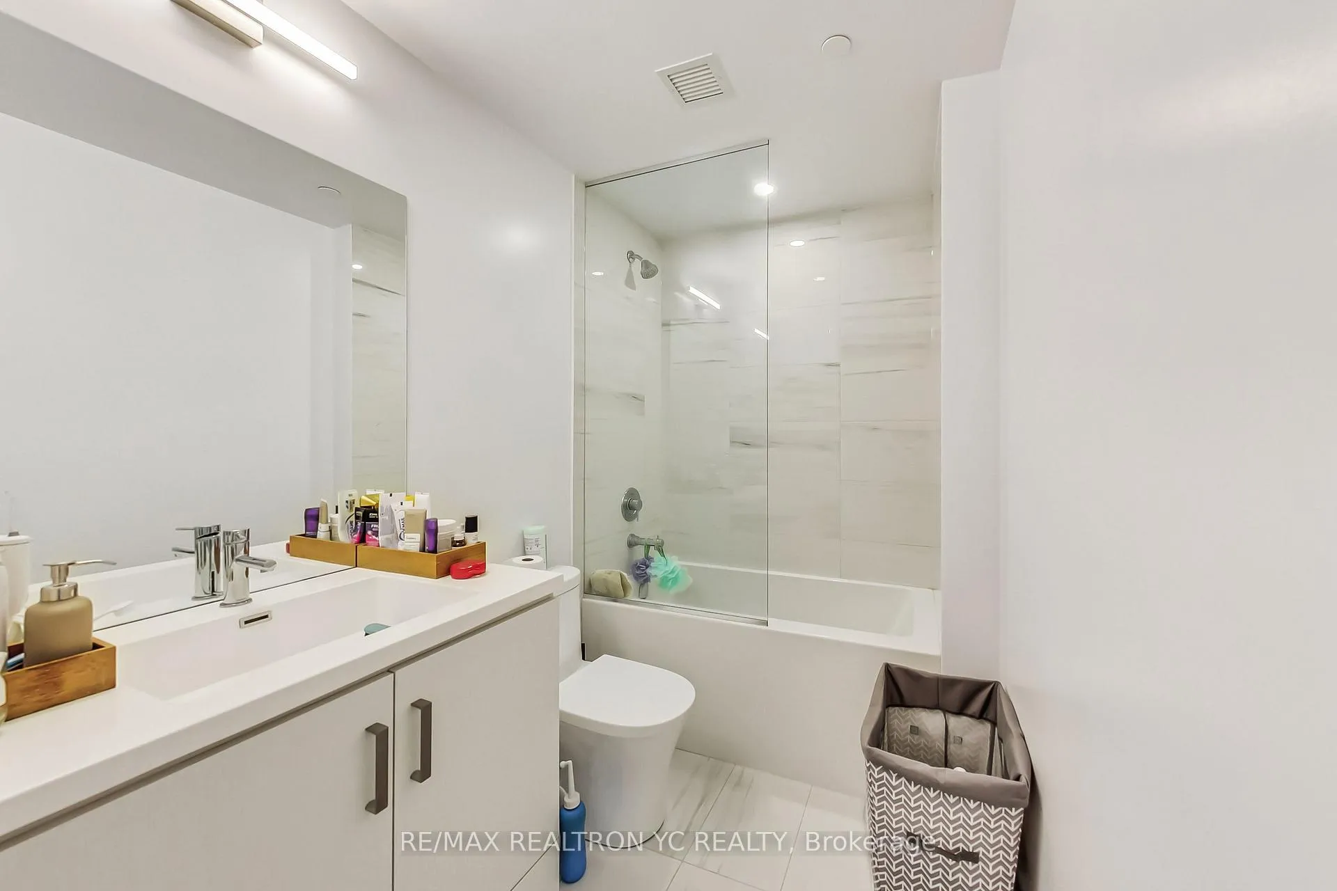 Photo 12 of Unit 711, 38 Honeycrisp Crescent, Vaughan, Vaughan Corporate Centre — HOMEH