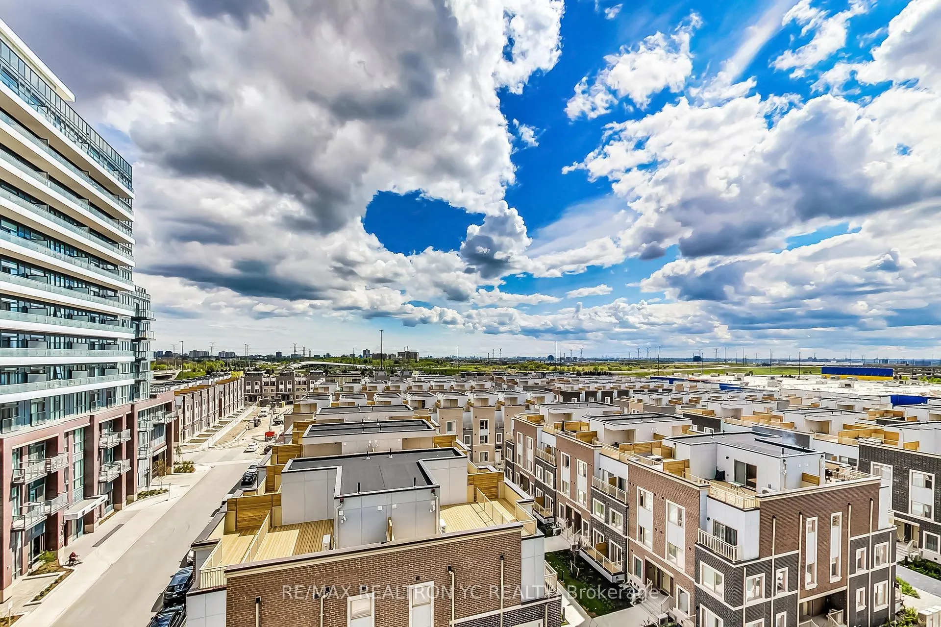 Photo 14 of Unit 711, 38 Honeycrisp Crescent, Vaughan, Vaughan Corporate Centre — HOMEH