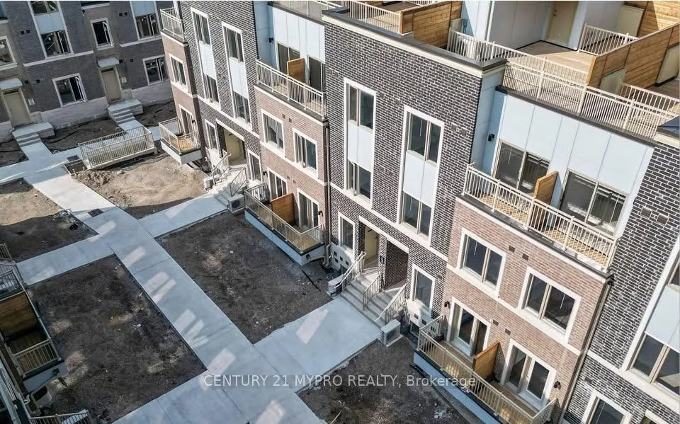 Front of Unit 209, 131 Honeycrisp Crescent