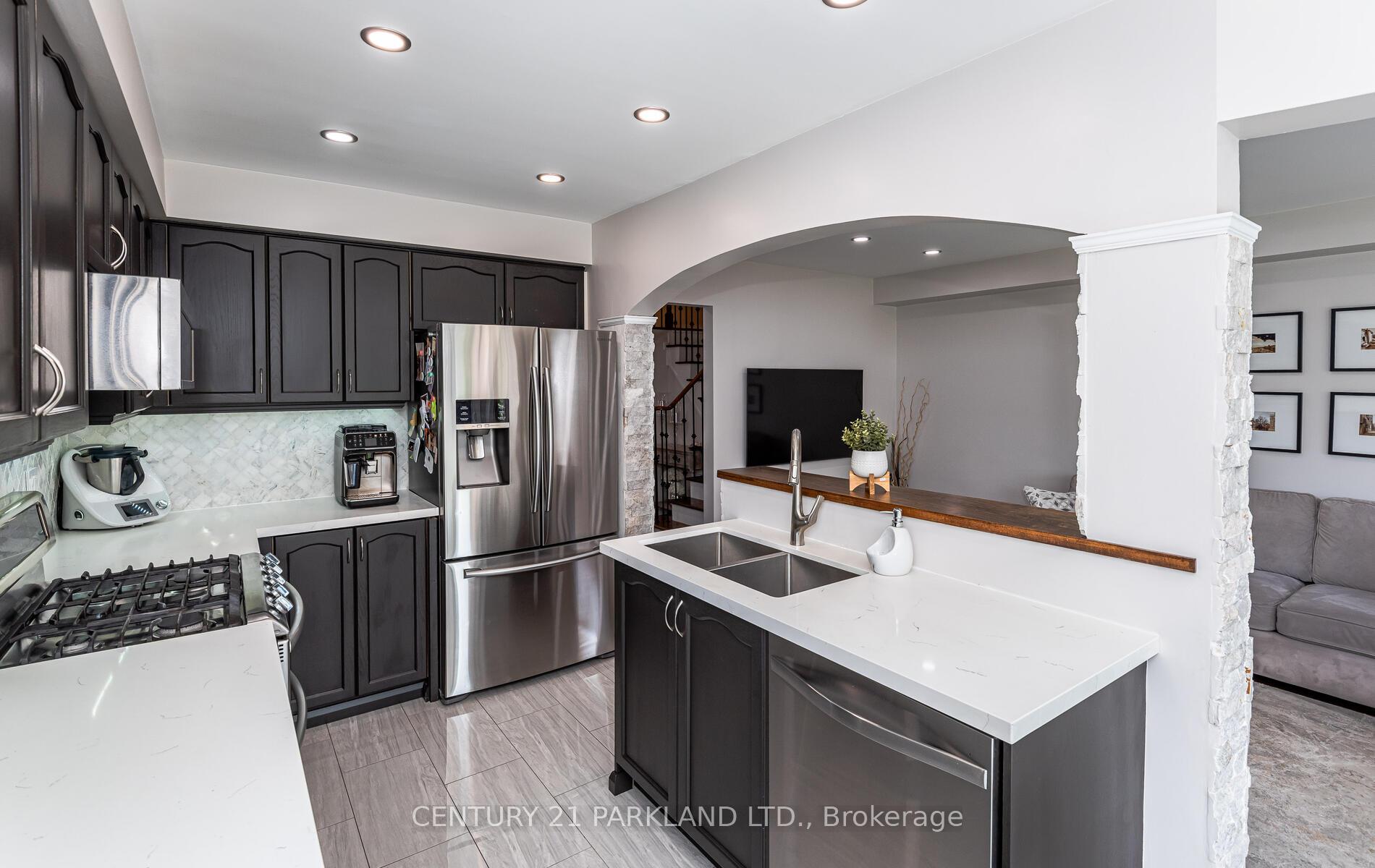 Photo 4 of 100 Humbershed Crescent, Caledon, Bolton West — HOMEH