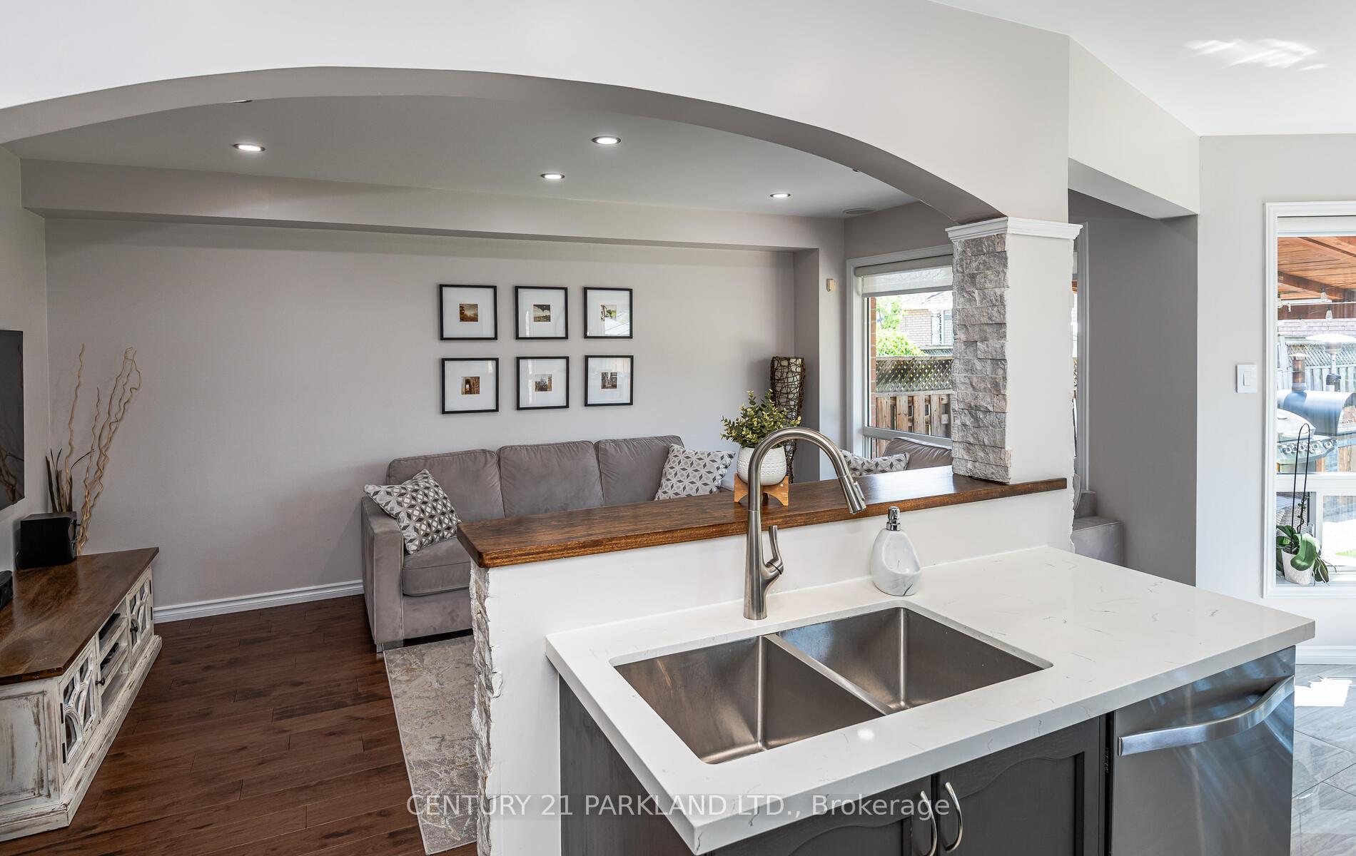 Photo 8 of 100 Humbershed Crescent, Caledon, Bolton West — HOMEH