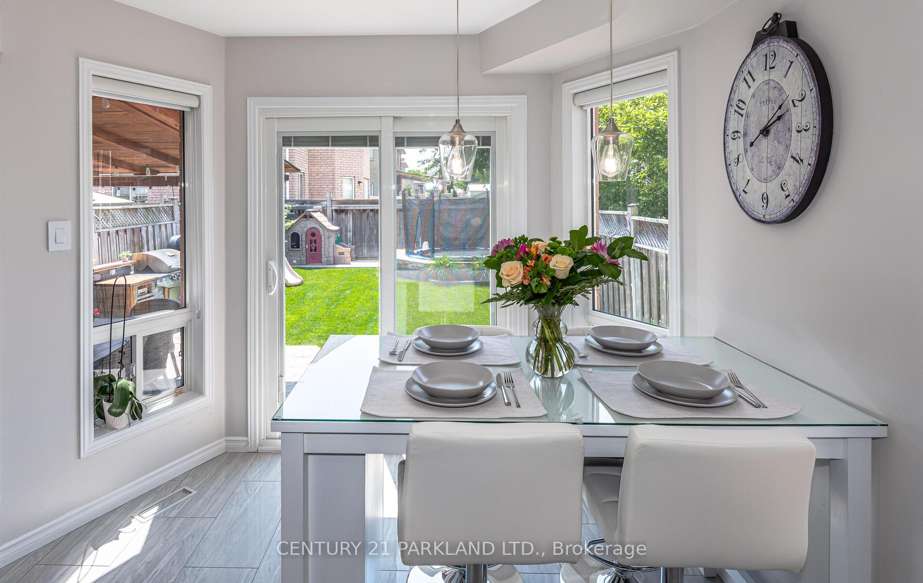 Photo 7 of 100 Humbershed Crescent, Caledon, Bolton West — HOMEH