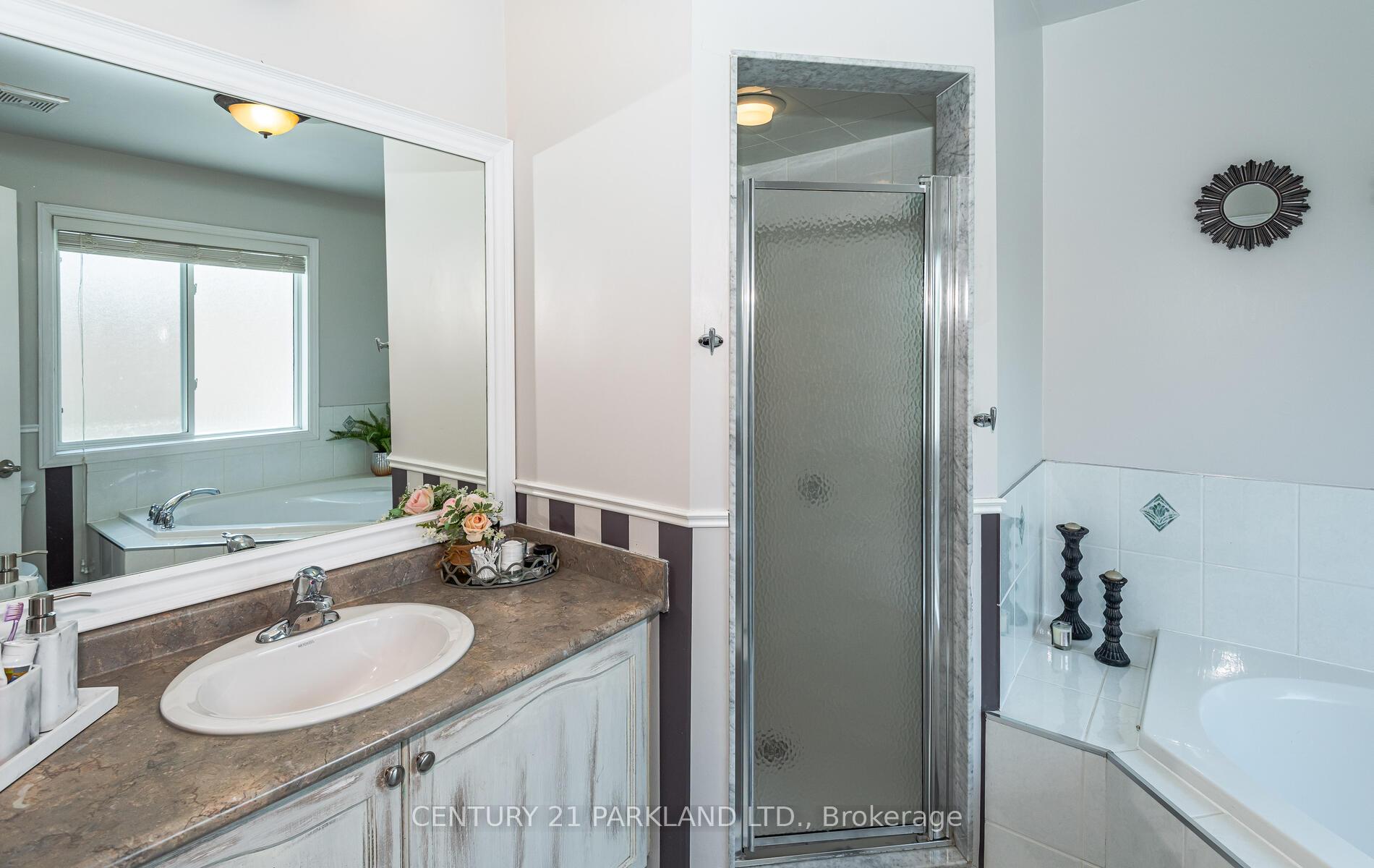 Photo 19 of 100 Humbershed Crescent, Caledon, Bolton West — HOMEH