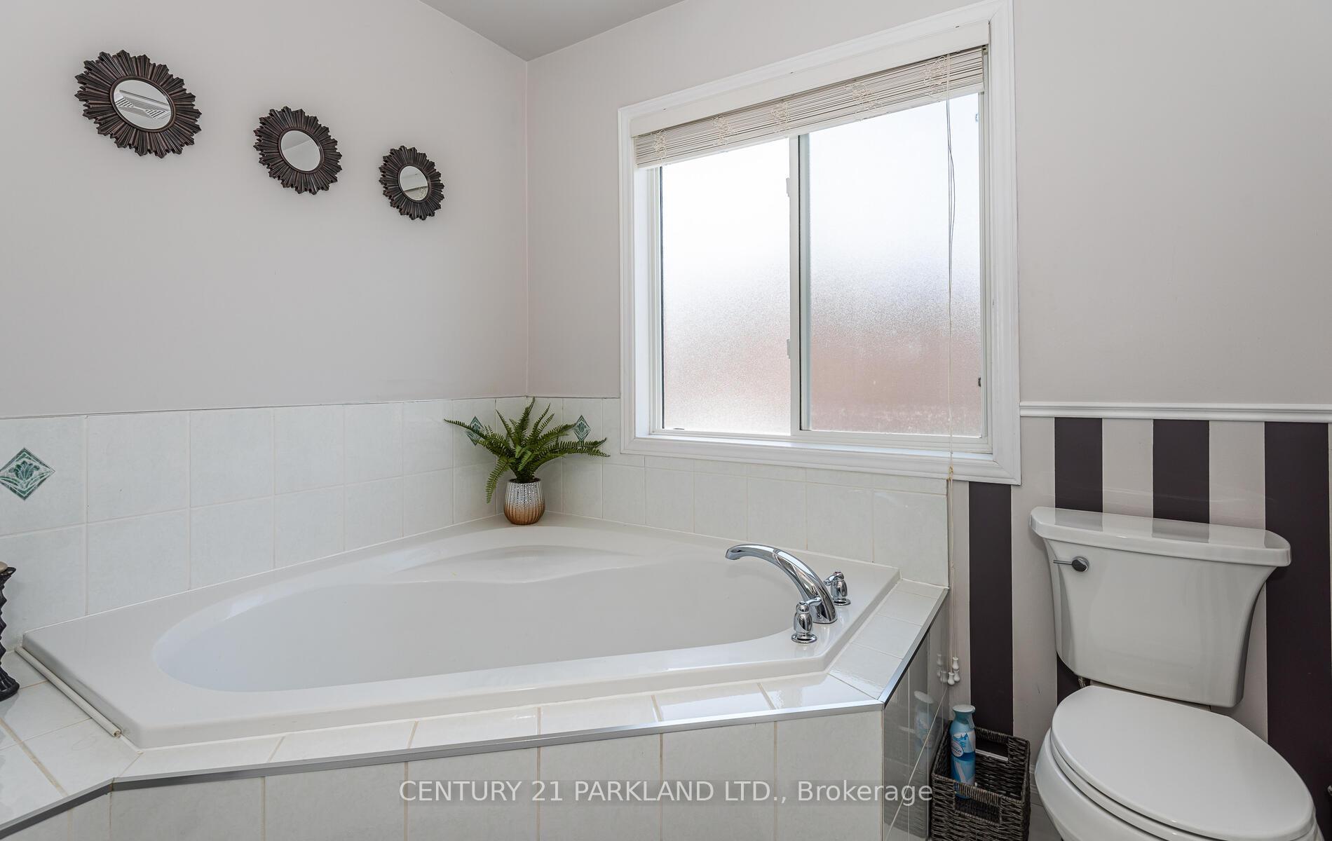 Photo 13 of 100 Humbershed Crescent, Caledon, Bolton West — HOMEH