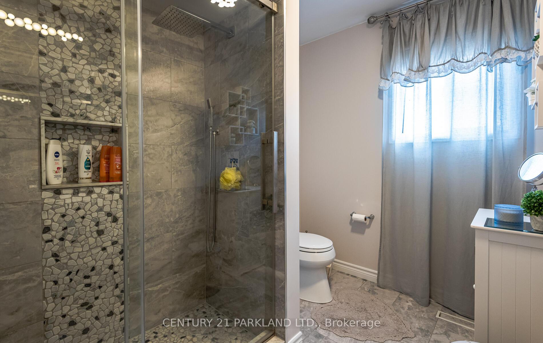 Photo 23 of 100 Humbershed Crescent, Caledon, Bolton West — HOMEH