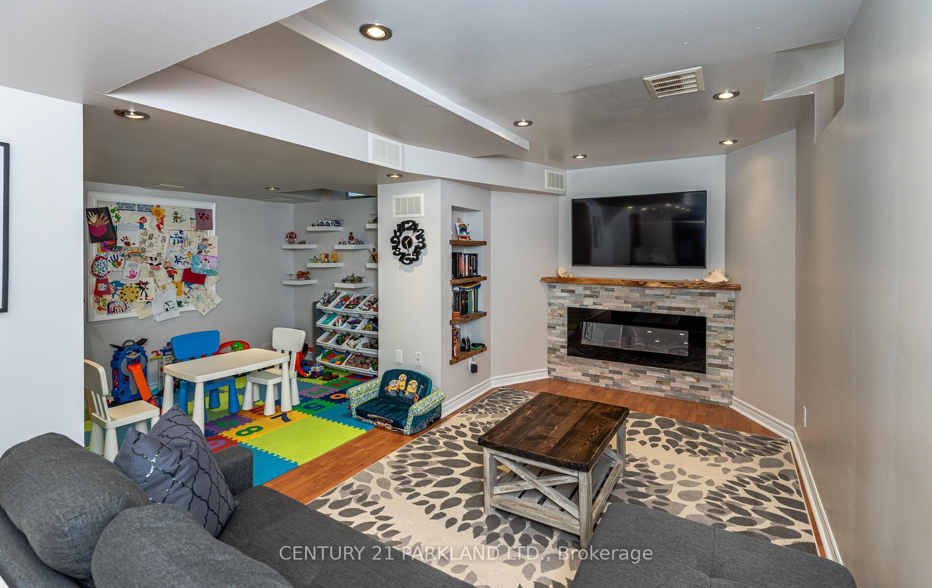 Photo 35 of 100 Humbershed Crescent, Caledon, Bolton West — HOMEH