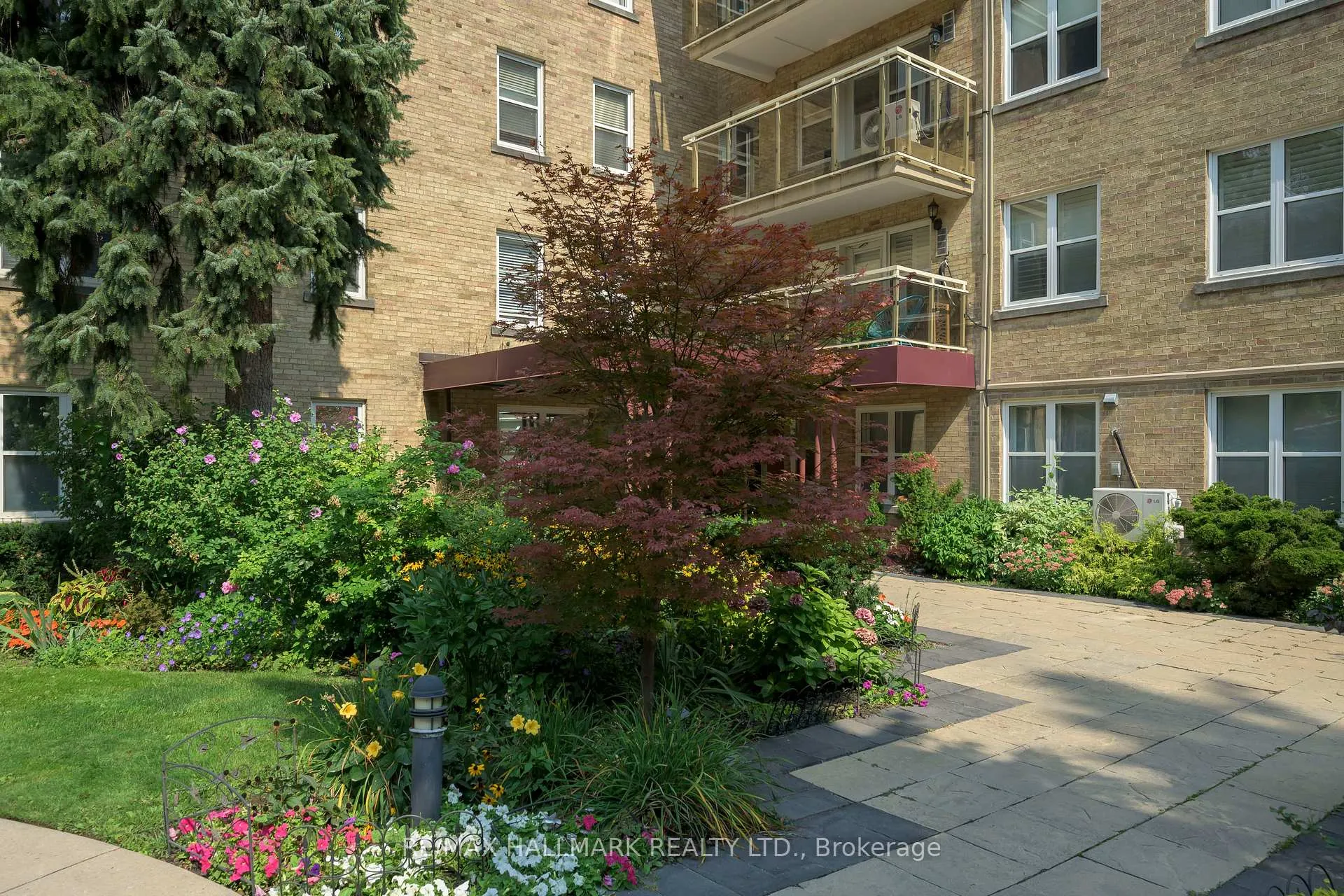 Front of Unit 301, 2603 Bathurst Street