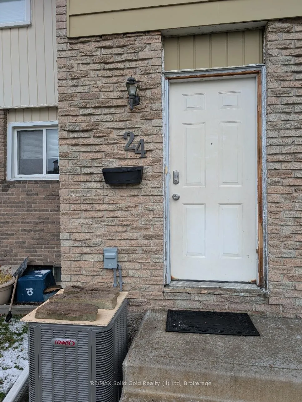 Photo 4 of Unit 24, 423 Westwood Drive, Kitchener — HOMEH