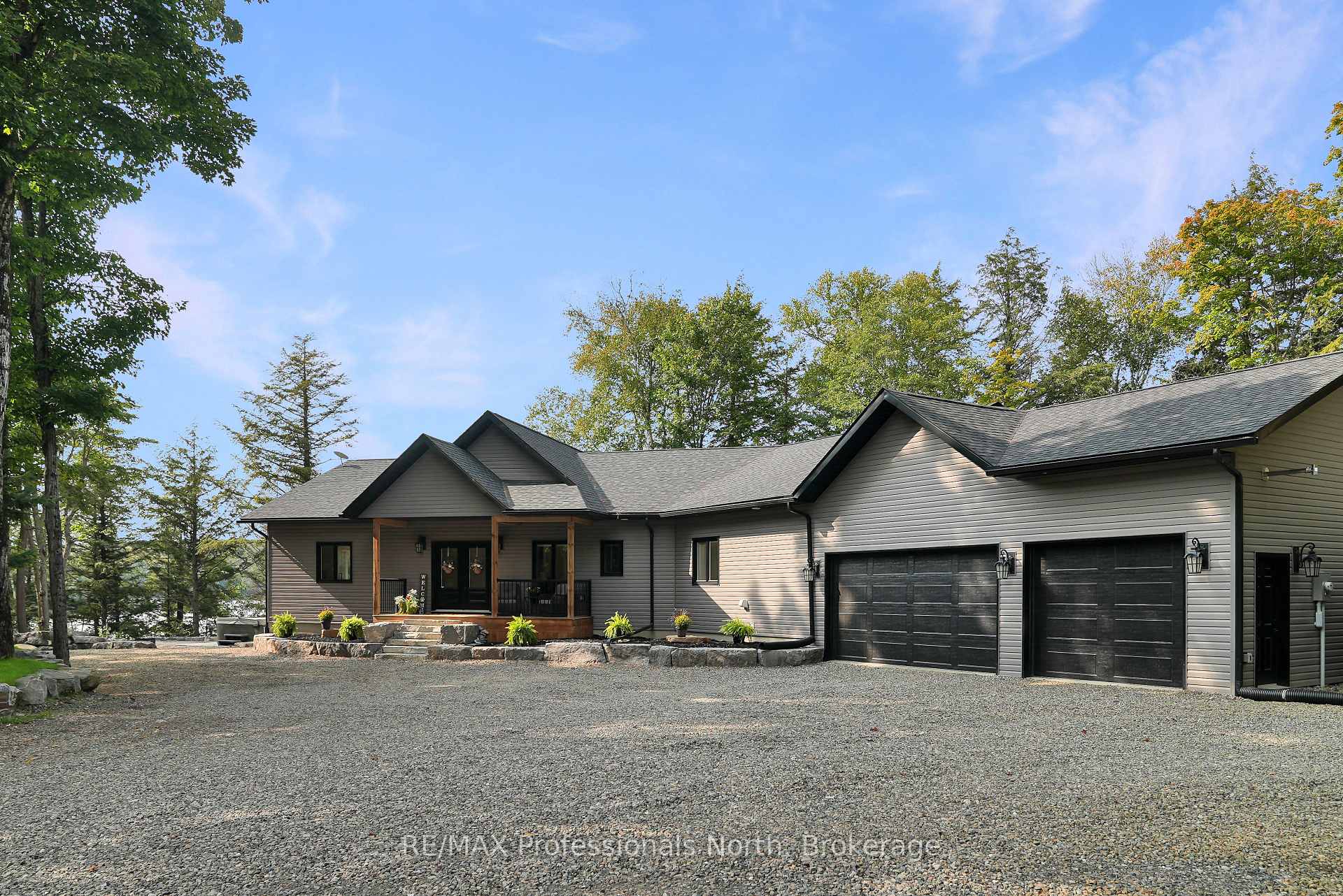 Photo 1 of 1034 Lone Wolf Crescent, Minden Hills, Lutterworth — HOMEH