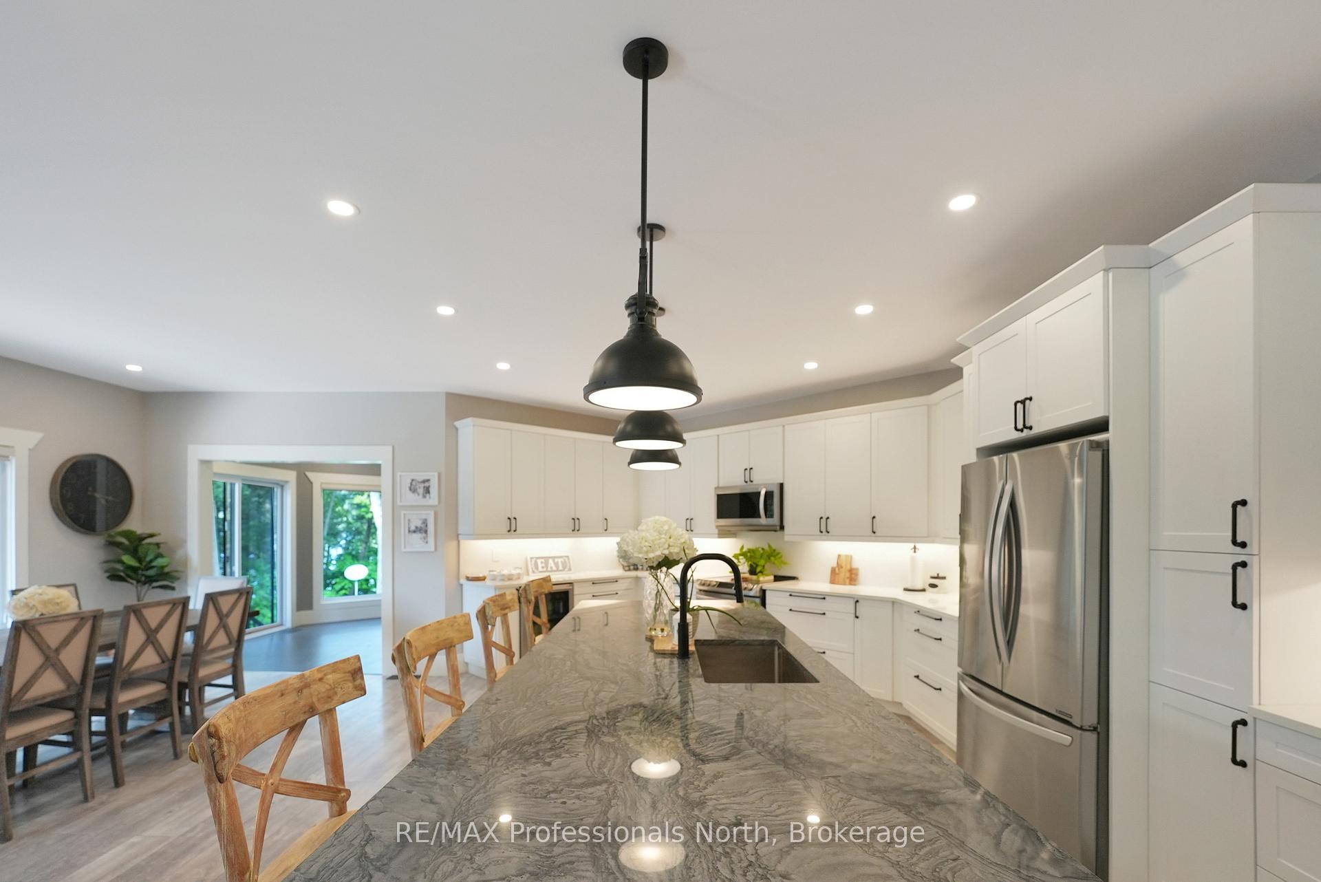 Photo 11 of 1034 Lone Wolf Crescent, Minden Hills, Lutterworth — HOMEH
