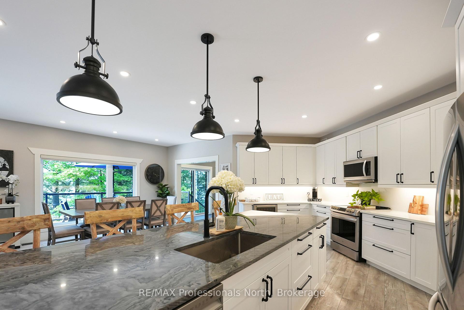 Photo 13 of 1034 Lone Wolf Crescent, Minden Hills, Lutterworth — HOMEH