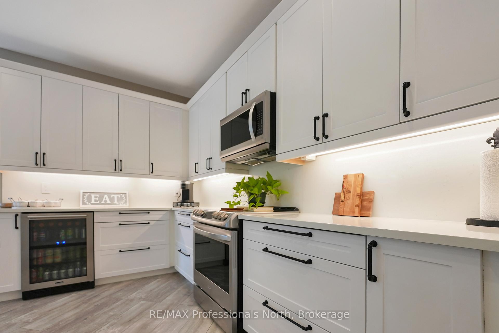 Photo 14 of 1034 Lone Wolf Crescent, Minden Hills, Lutterworth — HOMEH