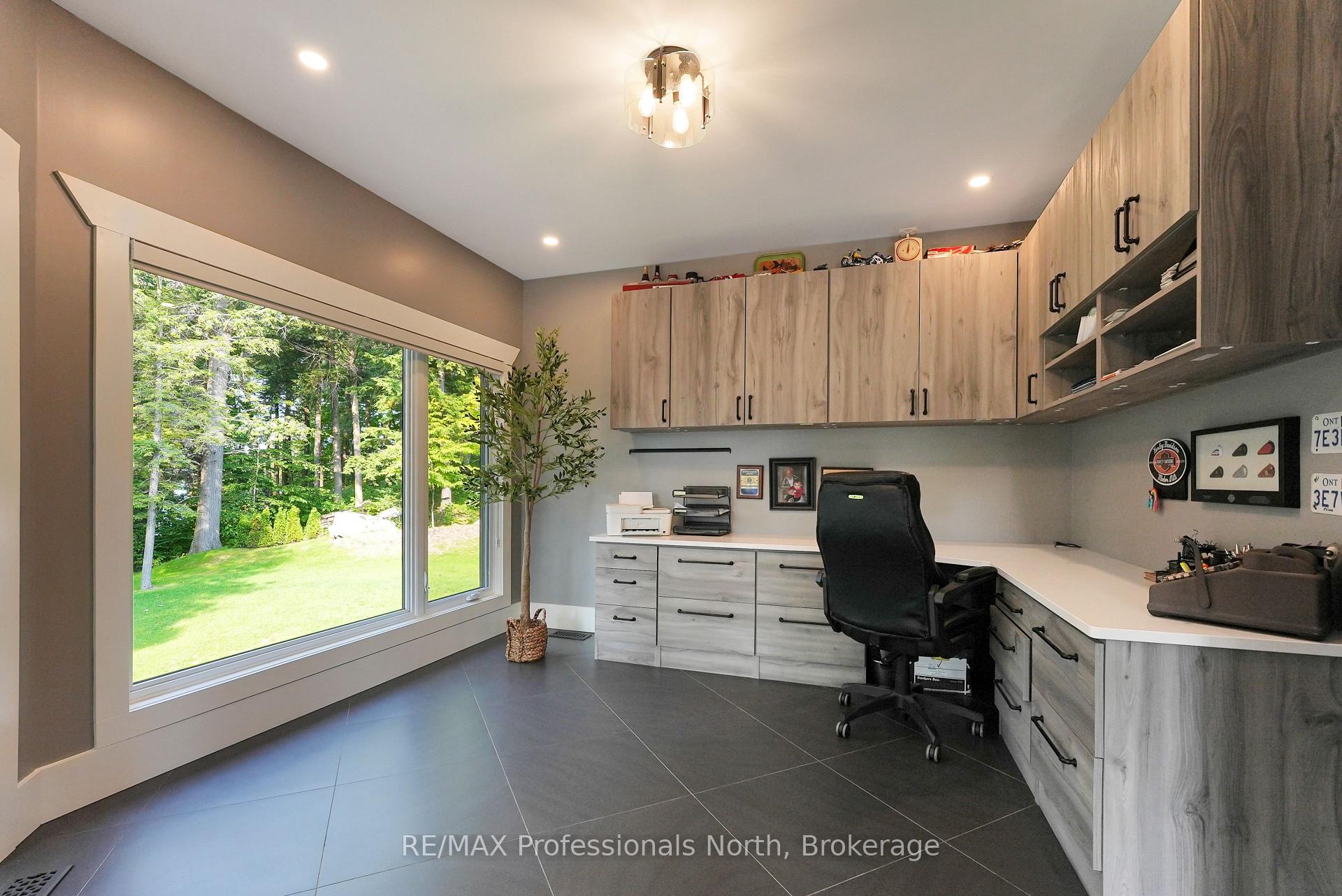 Photo 20 of 1034 Lone Wolf Crescent, Minden Hills, Lutterworth — HOMEH