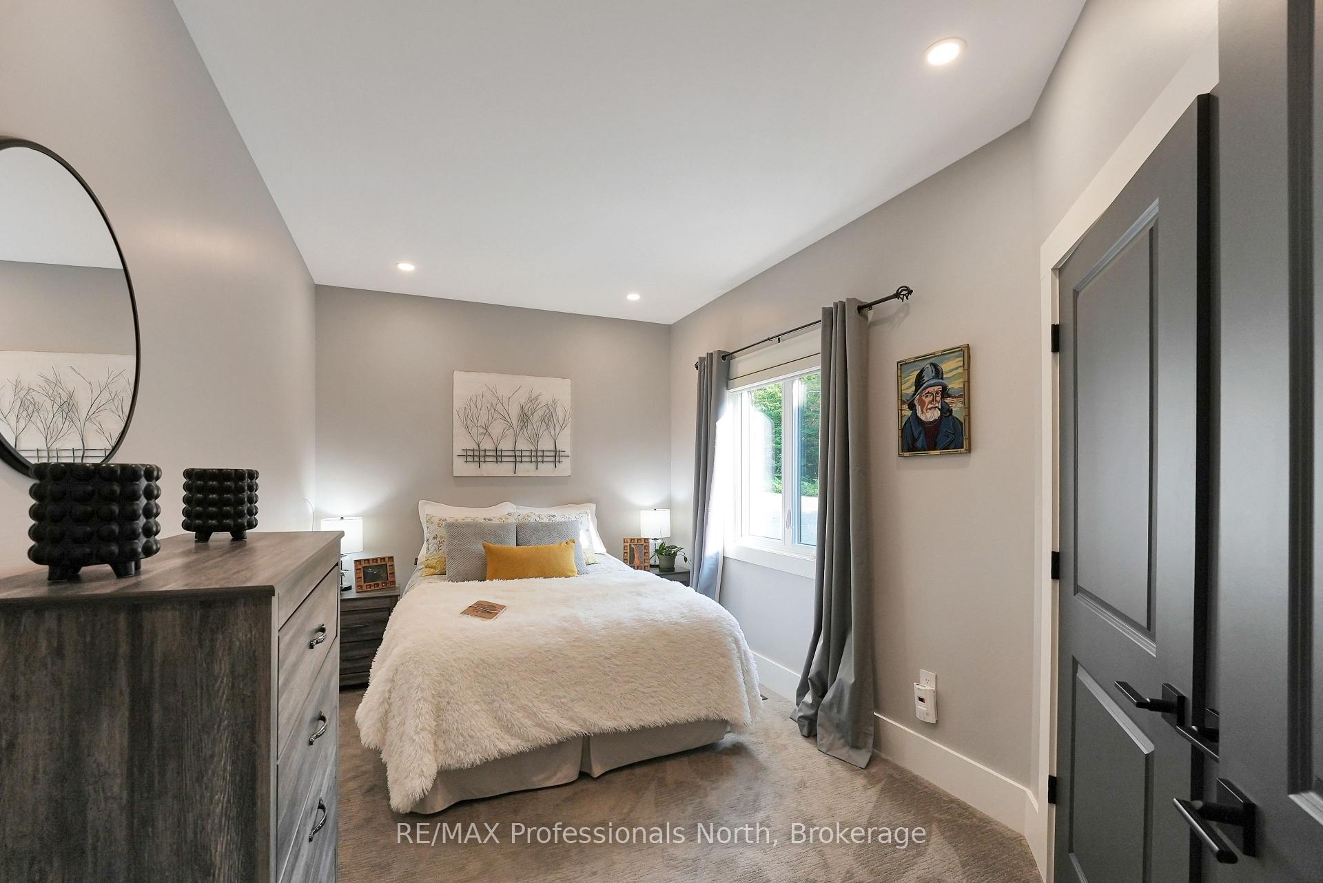 Photo 24 of 1034 Lone Wolf Crescent, Minden Hills, Lutterworth — HOMEH
