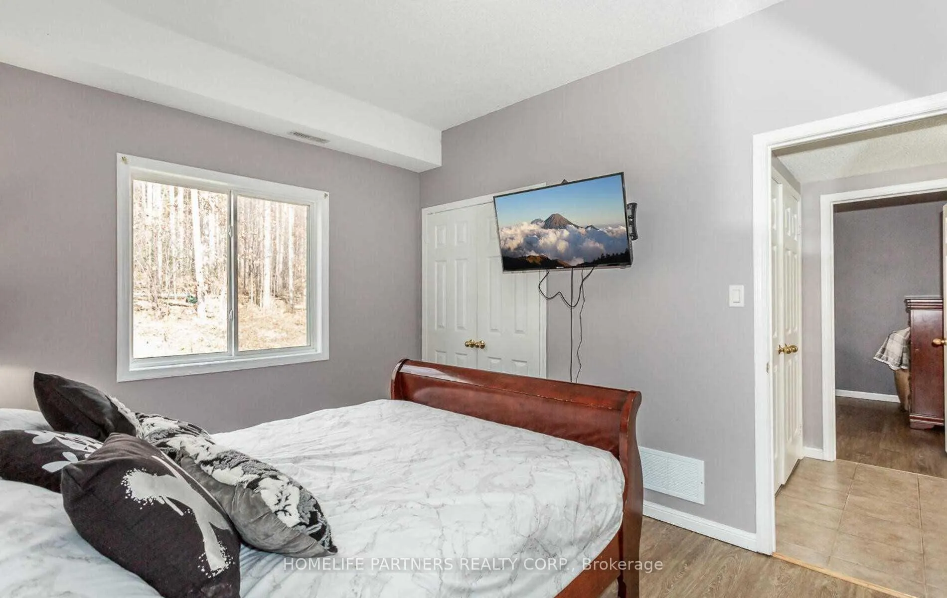 Photo 10 of 366 Edgehill Drive, Barrie, Sandy Hollow — HOMEH