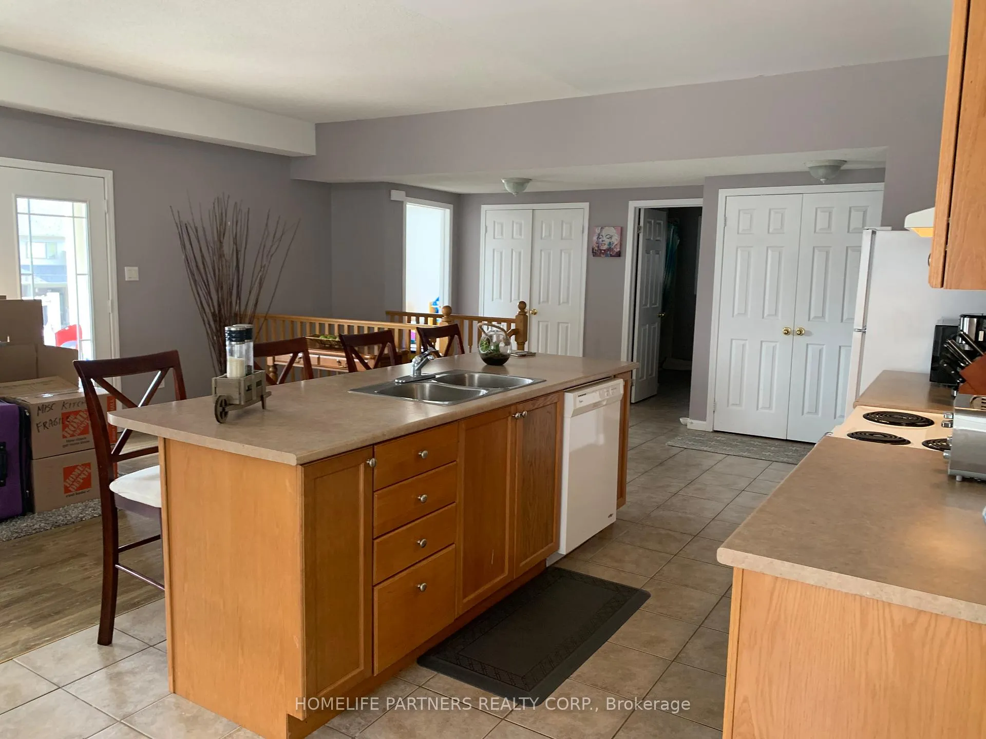 Photo 12 of 366 Edgehill Drive, Barrie, Sandy Hollow — HOMEH