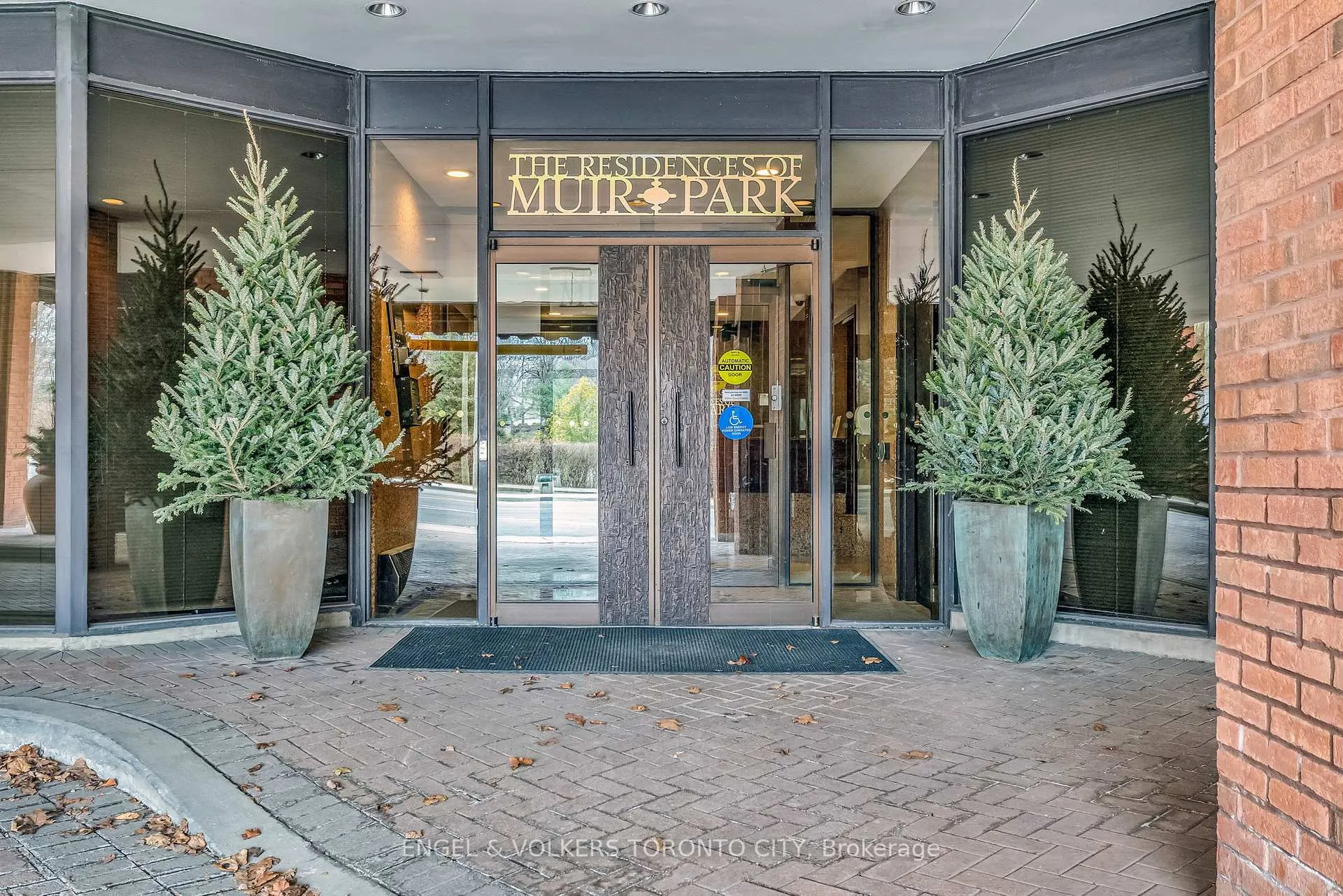 Photo 2 of 2900 Yonge Street, Toronto, Lawrence Park South — HOMEH