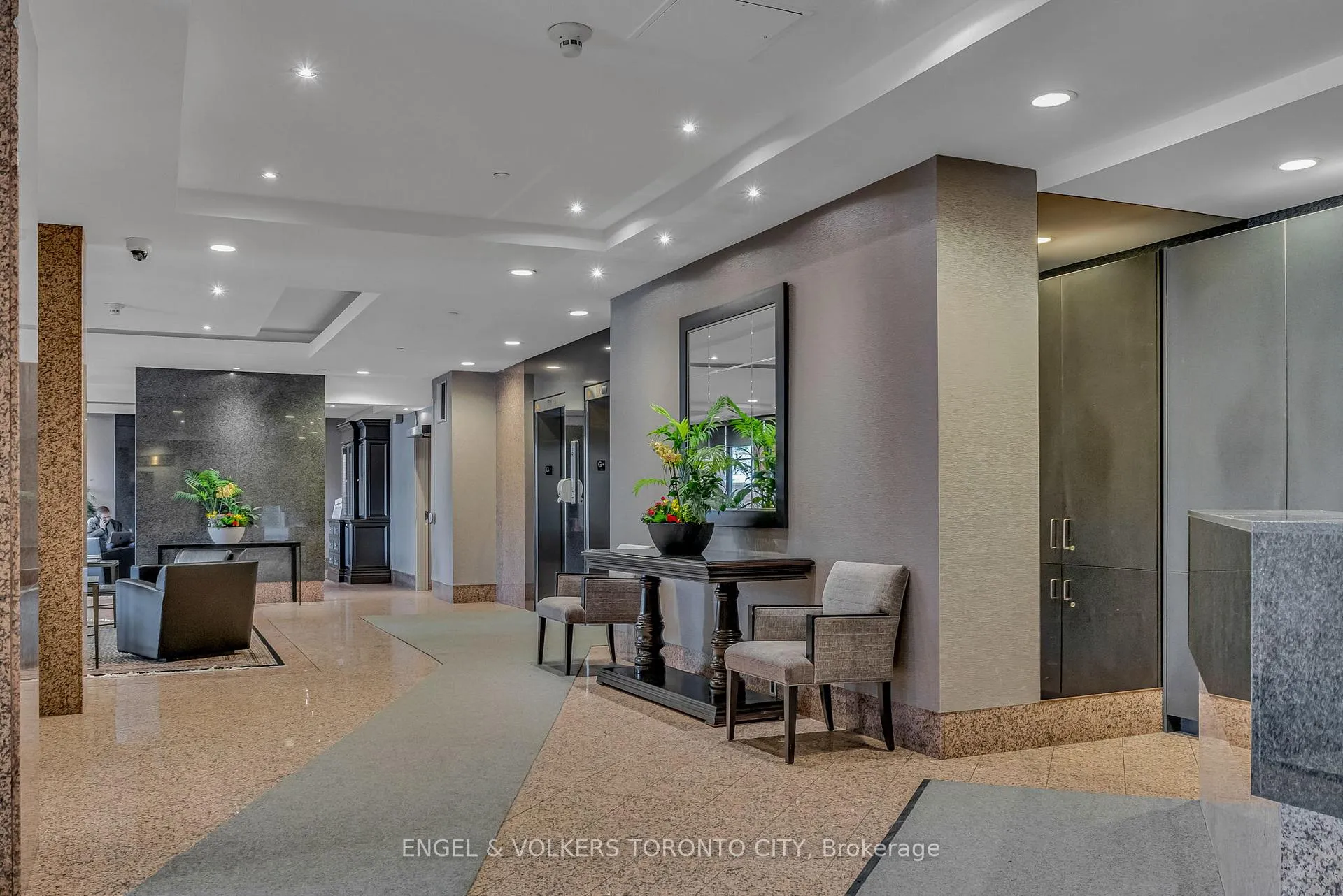 Photo 3 of 2900 Yonge Street, Toronto, Lawrence Park South — HOMEH