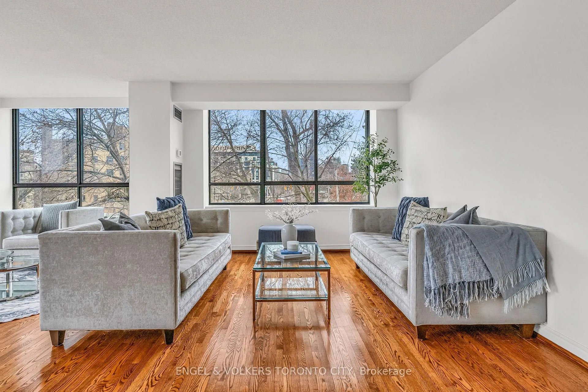Photo 12 of 2900 Yonge Street, Toronto, Lawrence Park South — HOMEH