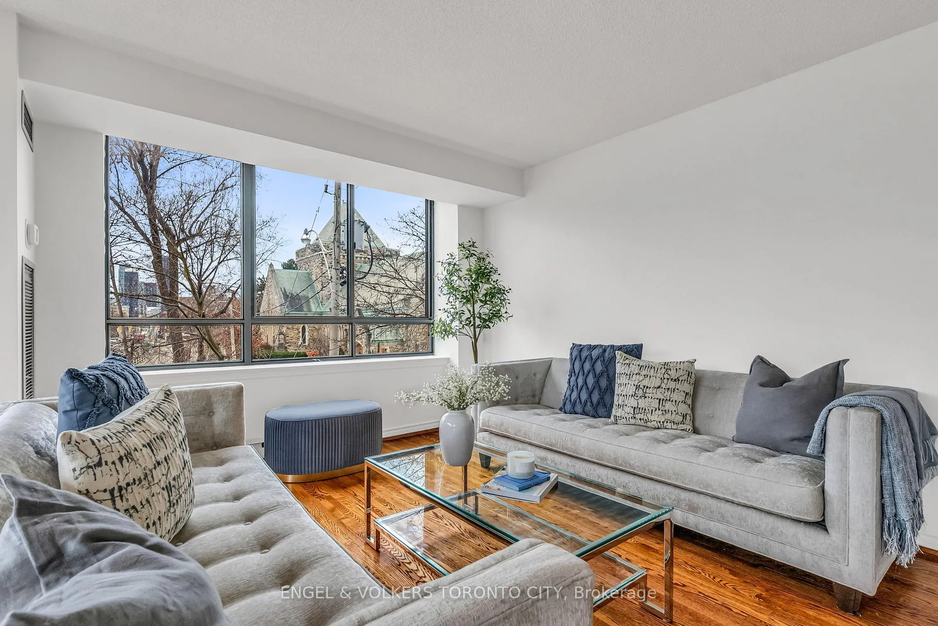 Photo 13 of 2900 Yonge Street, Toronto, Lawrence Park South — HOMEH