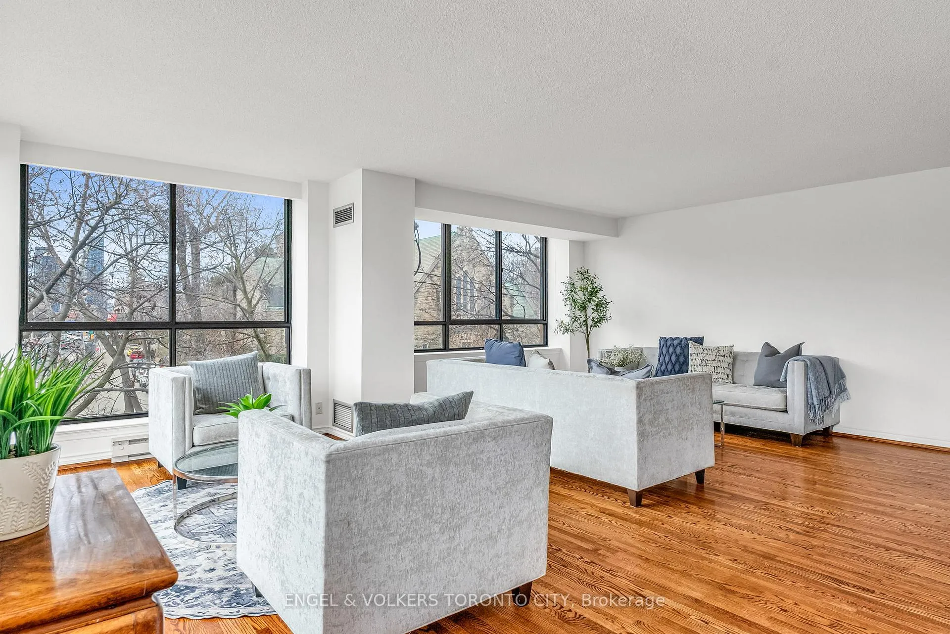 Photo 15 of 2900 Yonge Street, Toronto, Lawrence Park South — HOMEH