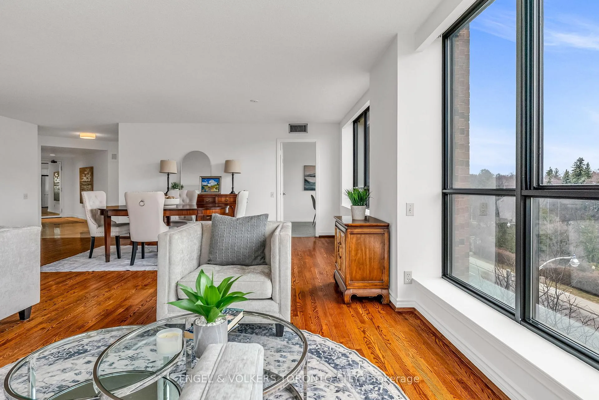 Photo 17 of 2900 Yonge Street, Toronto, Lawrence Park South — HOMEH