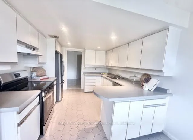 Photo 21 of 2900 Yonge Street, Toronto, Lawrence Park South — HOMEH
