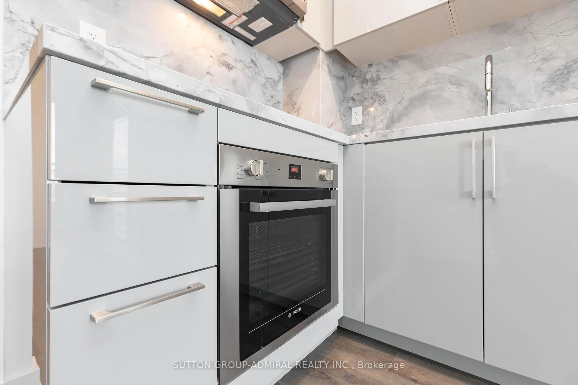 Photo 8 of Unit 501, 1 Grandview Avenue, Markham, Thornhill — HOMEH
