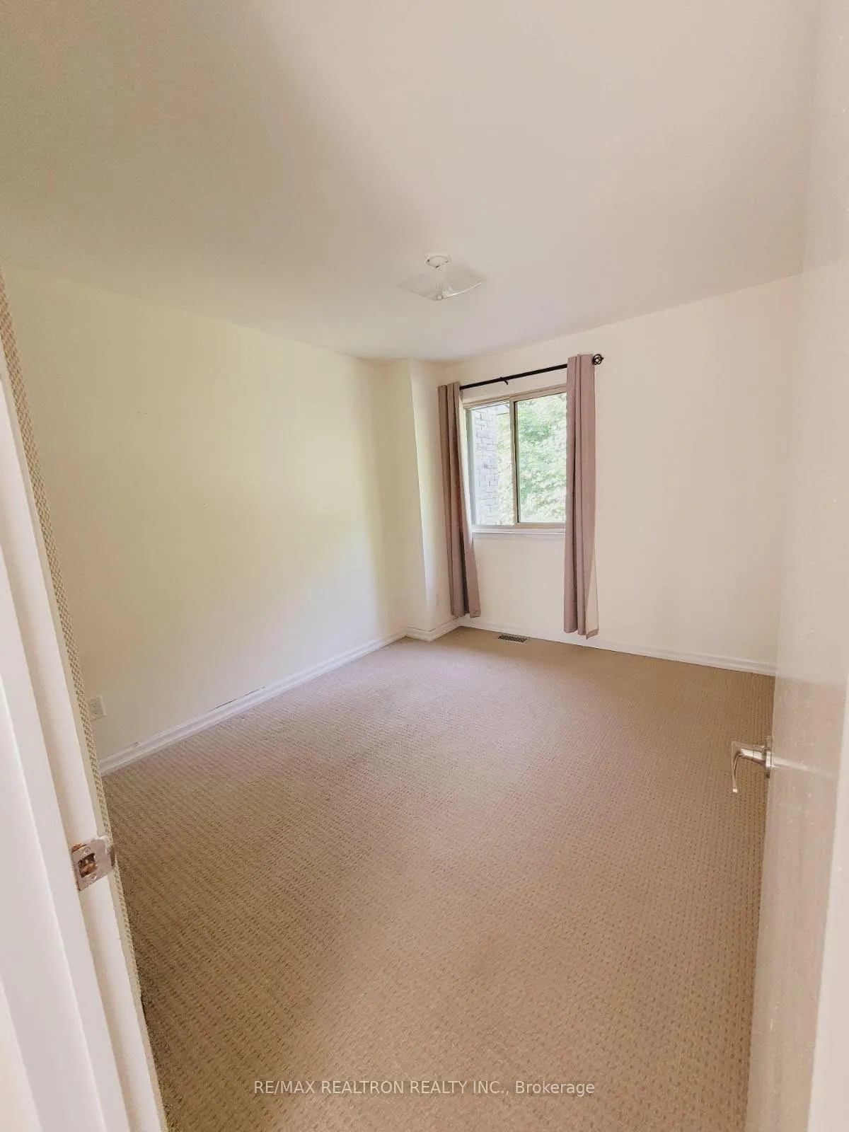 Photo 4 of Unit 3, 2 North Street, Barrie, Wellington — HOMEH