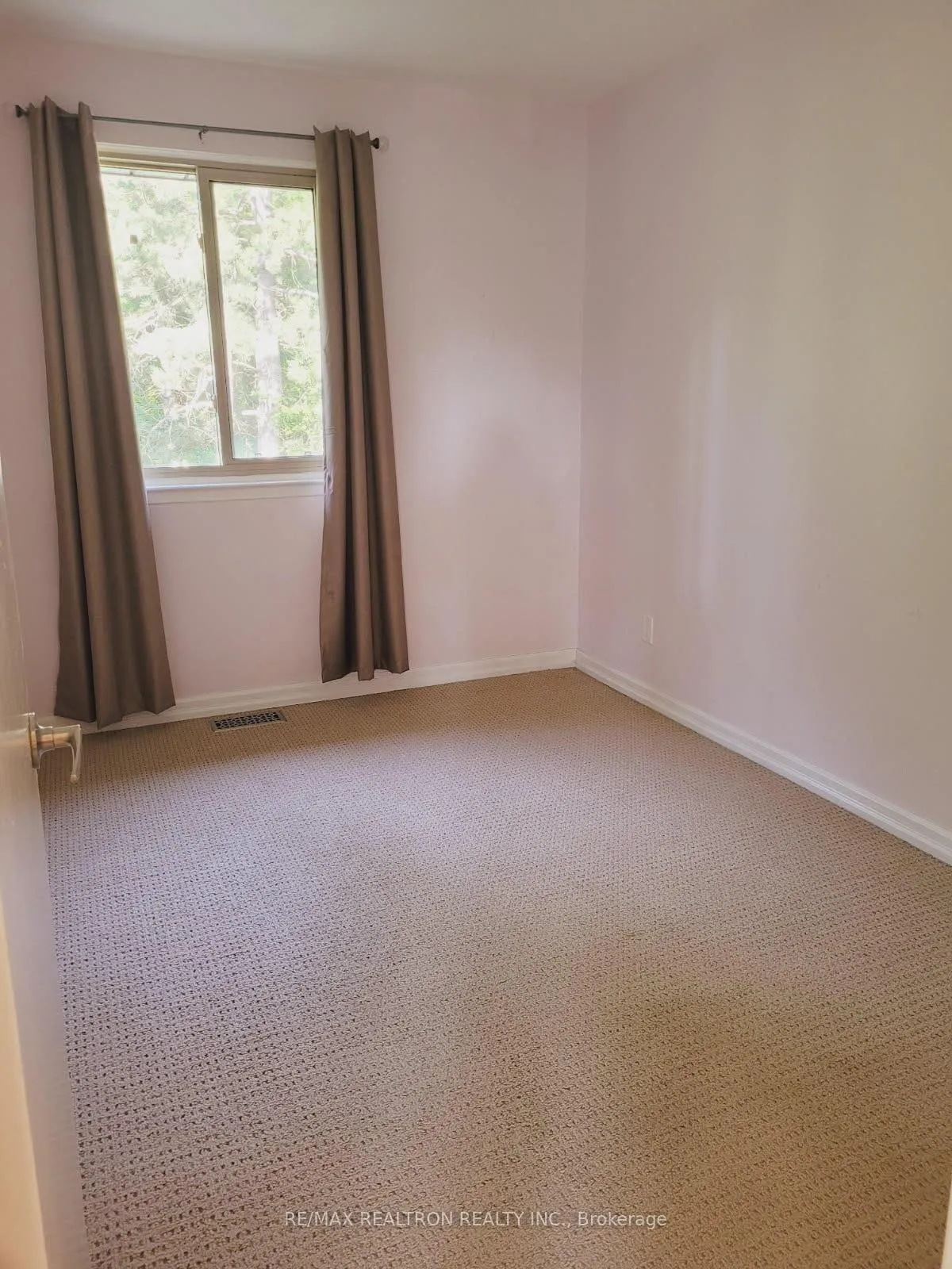 Photo 6 of Unit 3, 2 North Street, Barrie, Wellington — HOMEH