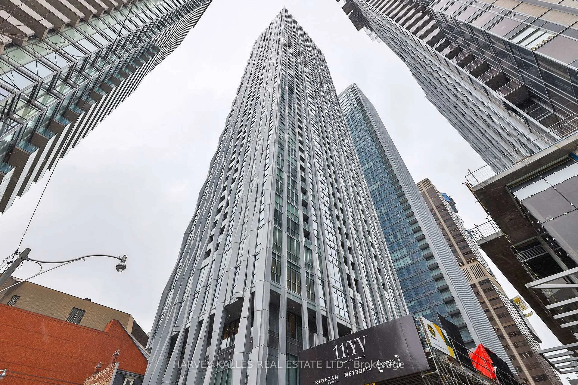 Front of Unit 4503, 1 Yorkville Avenue