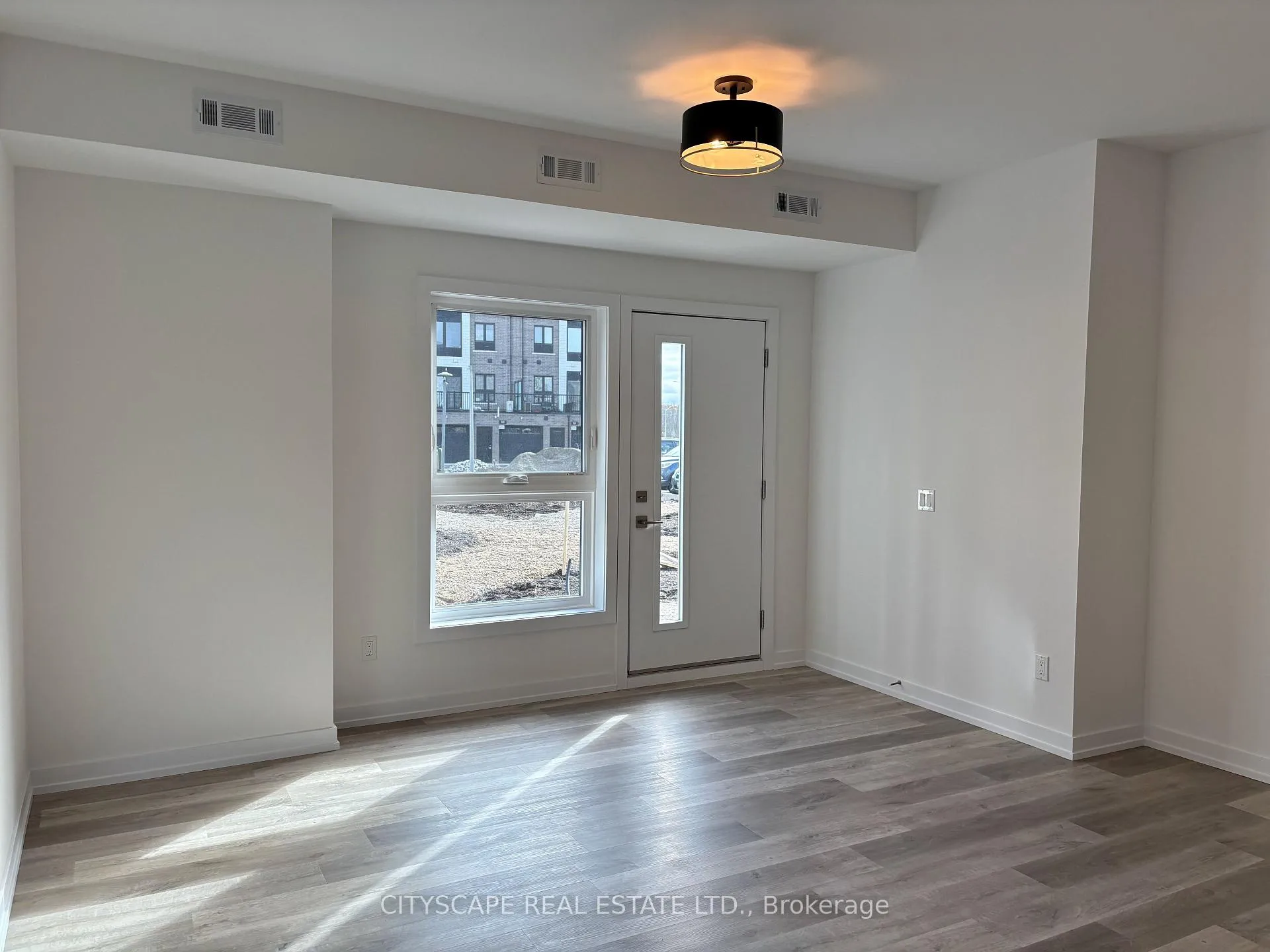 Photo 3 of Unit 26, 70 Kenesky Drive, Hamilton, Waterdown — HOMEH