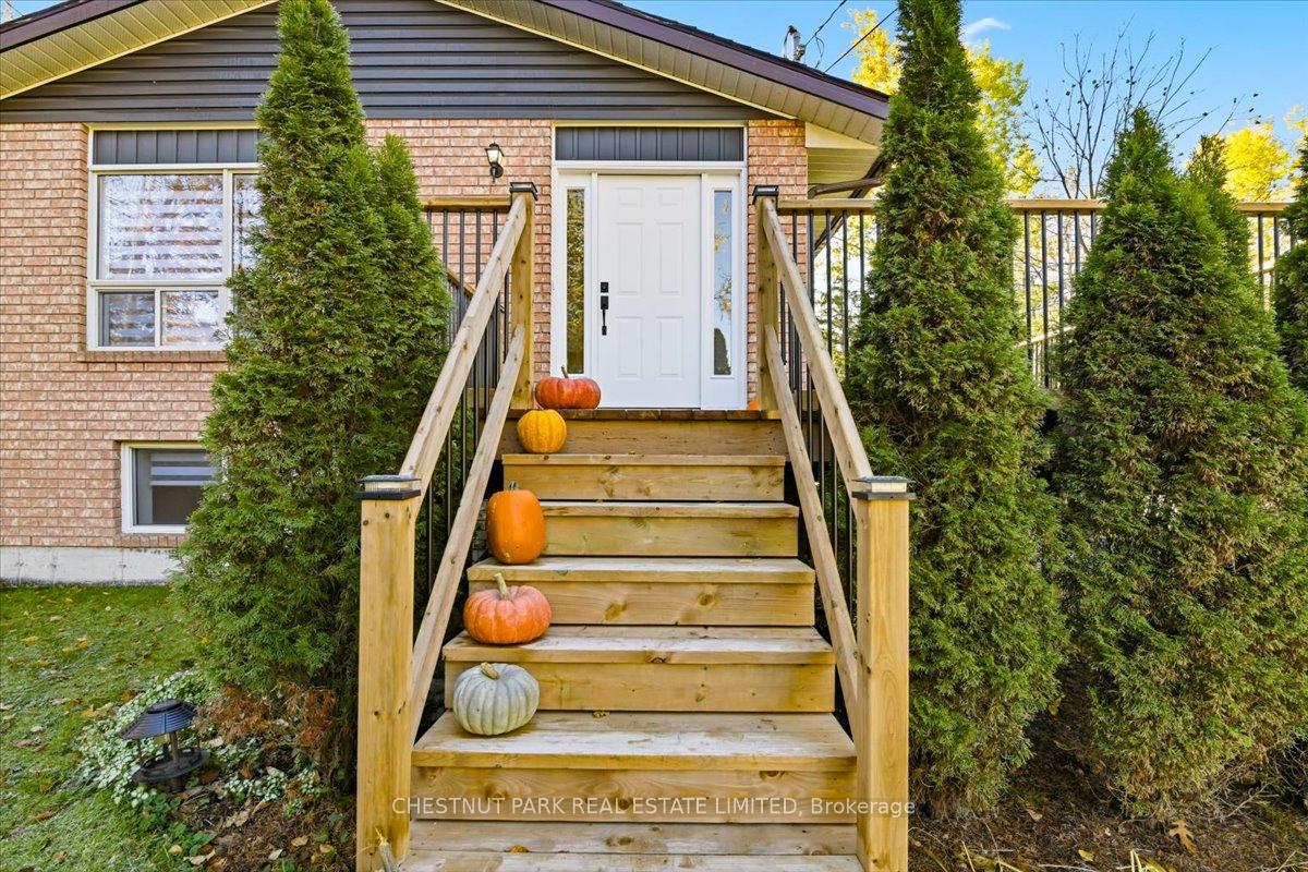 Photo 3 of 49 Sandra Drive, Georgina, Sutton & Jackson's Point — HOMEH