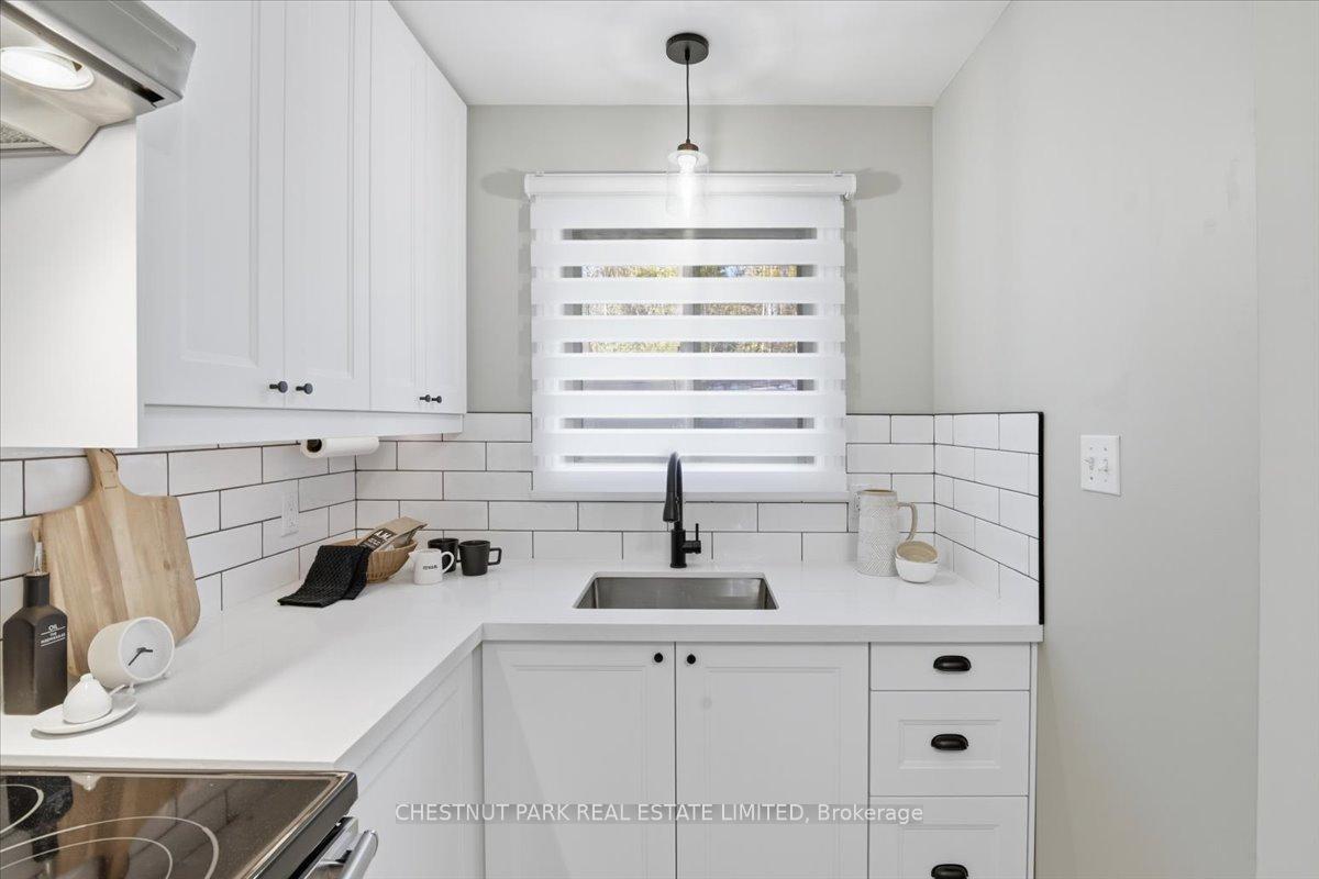 Photo 11 of 49 Sandra Drive, Georgina, Sutton & Jackson's Point — HOMEH