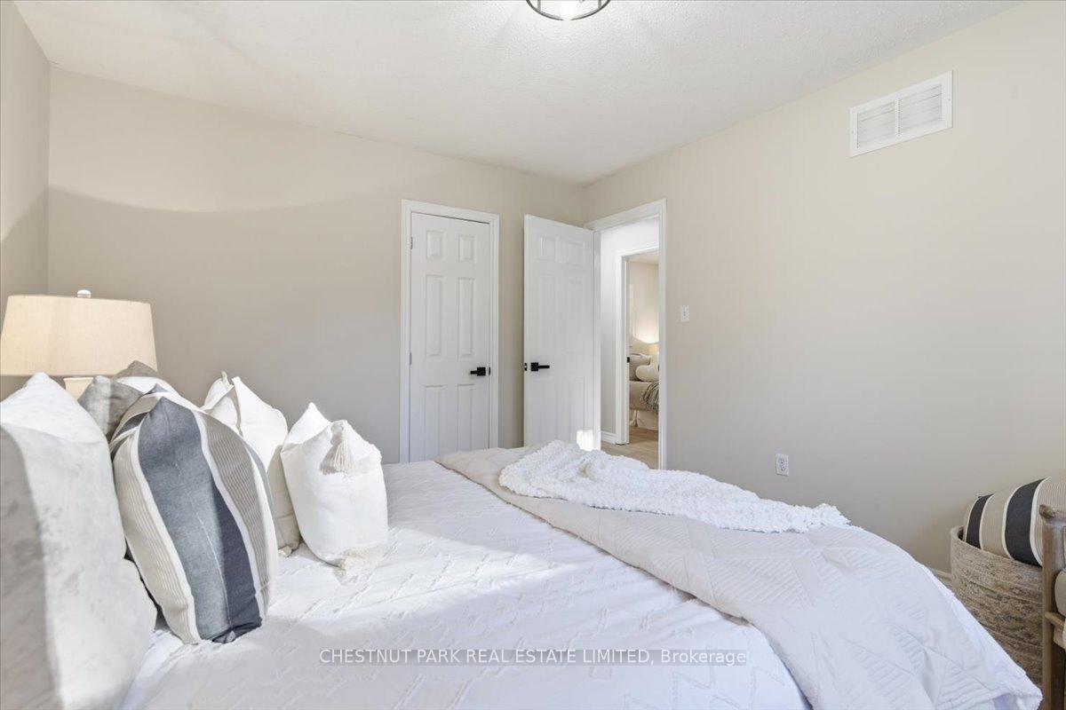 Photo 15 of 49 Sandra Drive, Georgina, Sutton & Jackson's Point — HOMEH