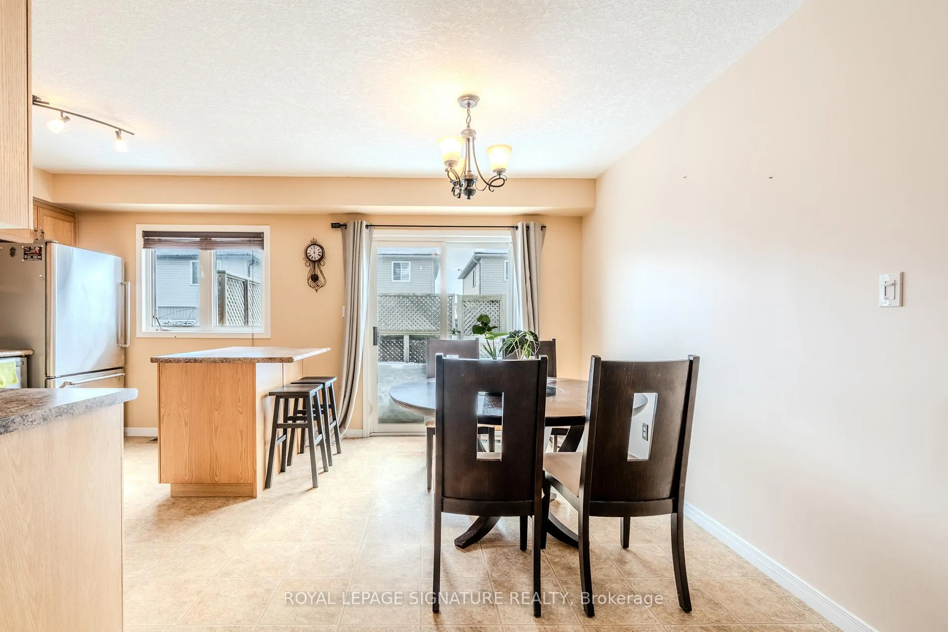 Photo 6 of Unit D95, 175 David Bergey Drive, Kitchener — HOMEH