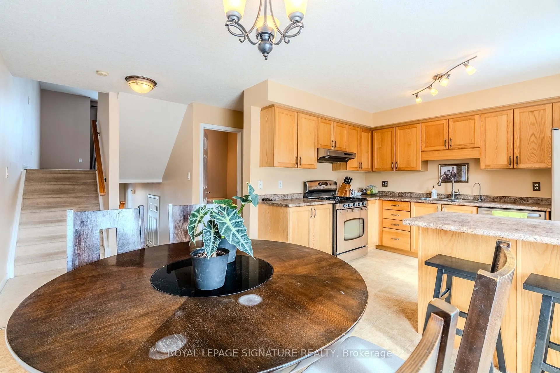 Photo 10 of Unit D95, 175 David Bergey Drive, Kitchener — HOMEH