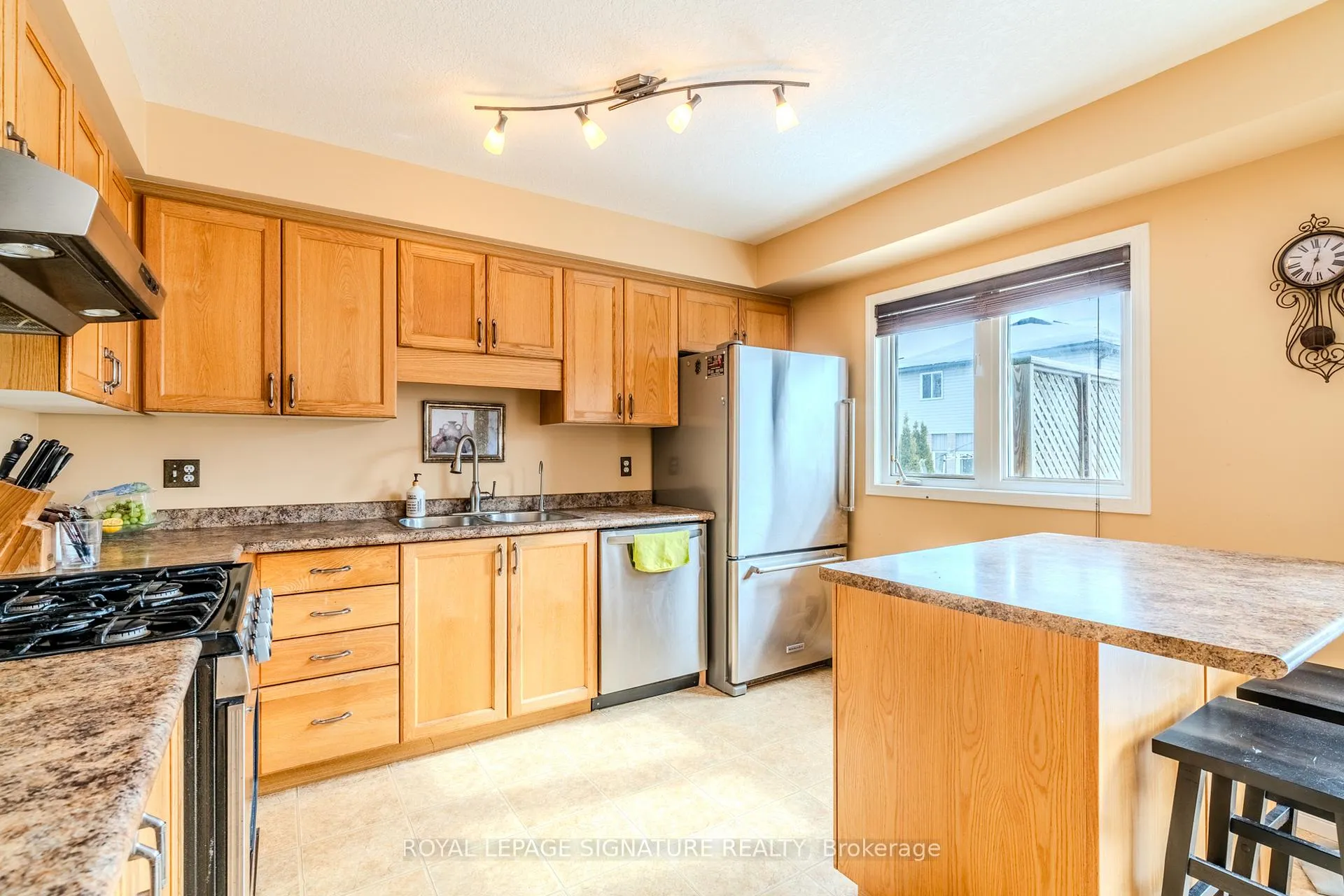 Photo 13 of Unit D95, 175 David Bergey Drive, Kitchener — HOMEH