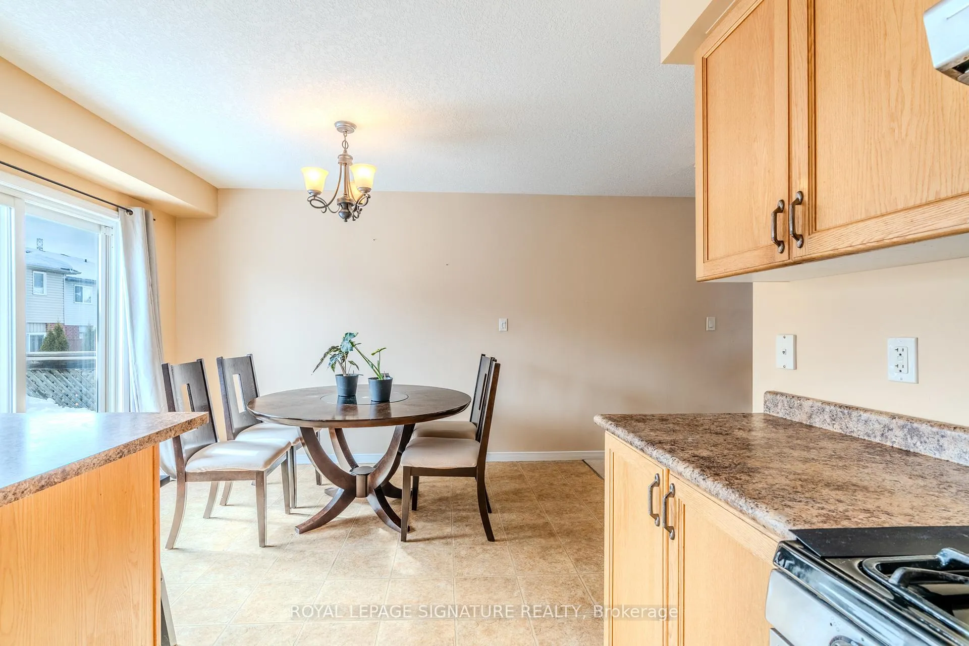 Photo 16 of Unit D95, 175 David Bergey Drive, Kitchener — HOMEH